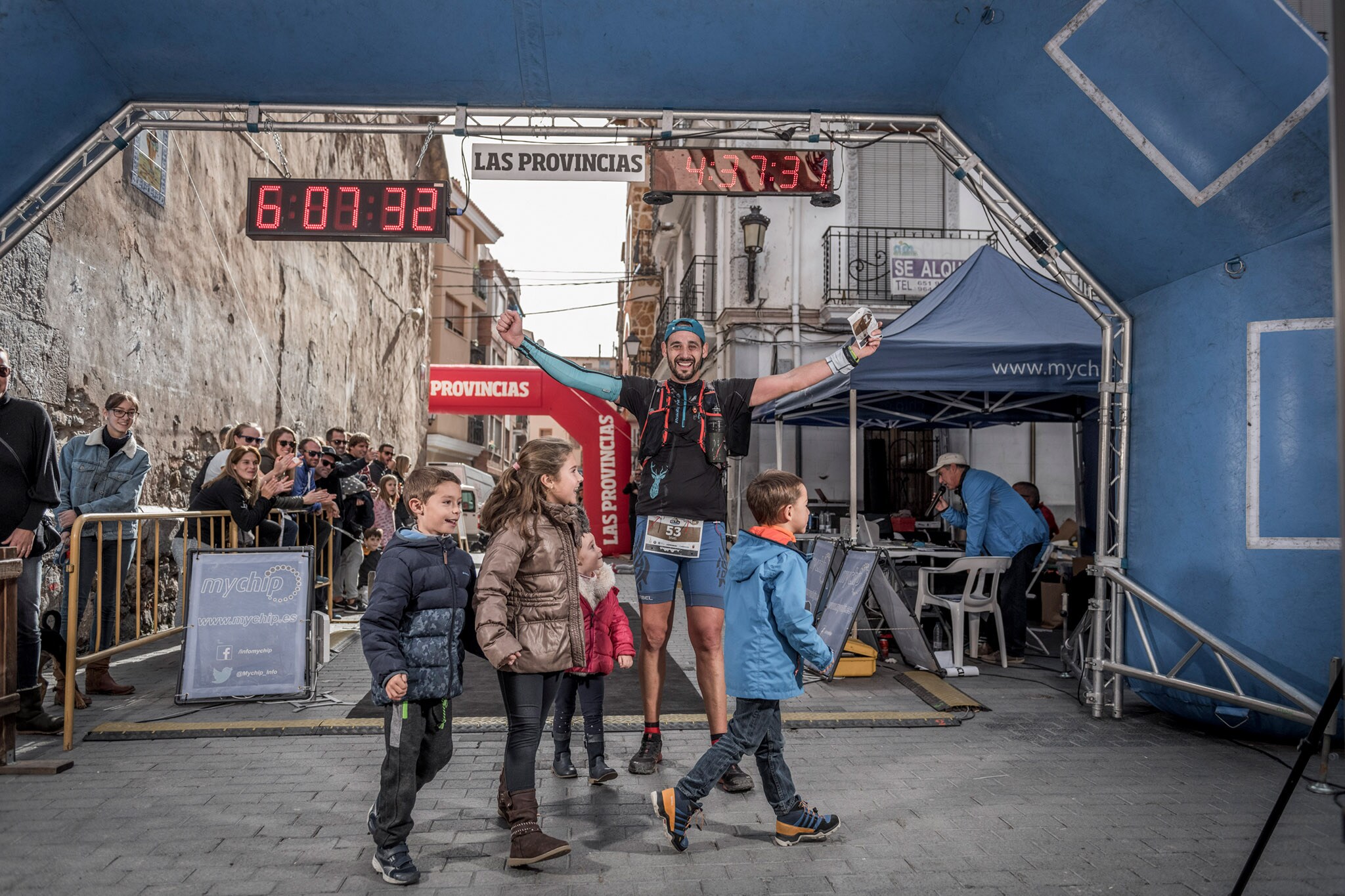 Galería de fotos de la llegada a meta de la carrera de 55 kilómetros del Trail de Montanejos 2018 