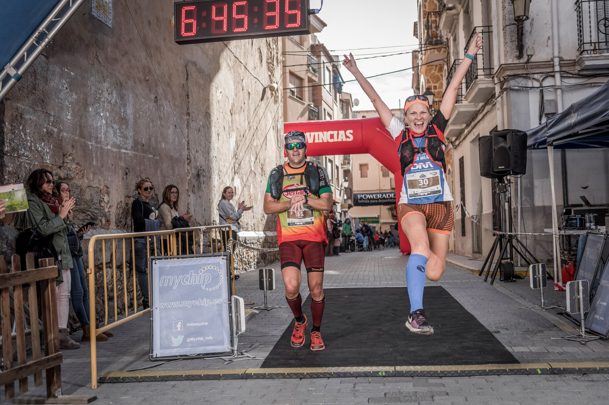 Galería de fotos de la llegada a meta de la carrera de 55 kilómetros del Trail de Montanejos 2018 