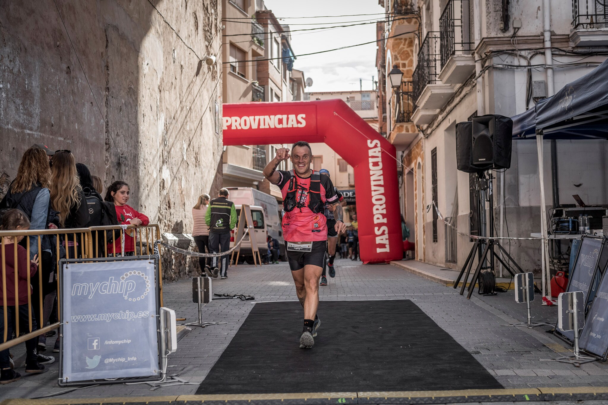 Galería de fotos de la llegada a meta de la carrera de 55 kilómetros del Trail de Montanejos 2018 