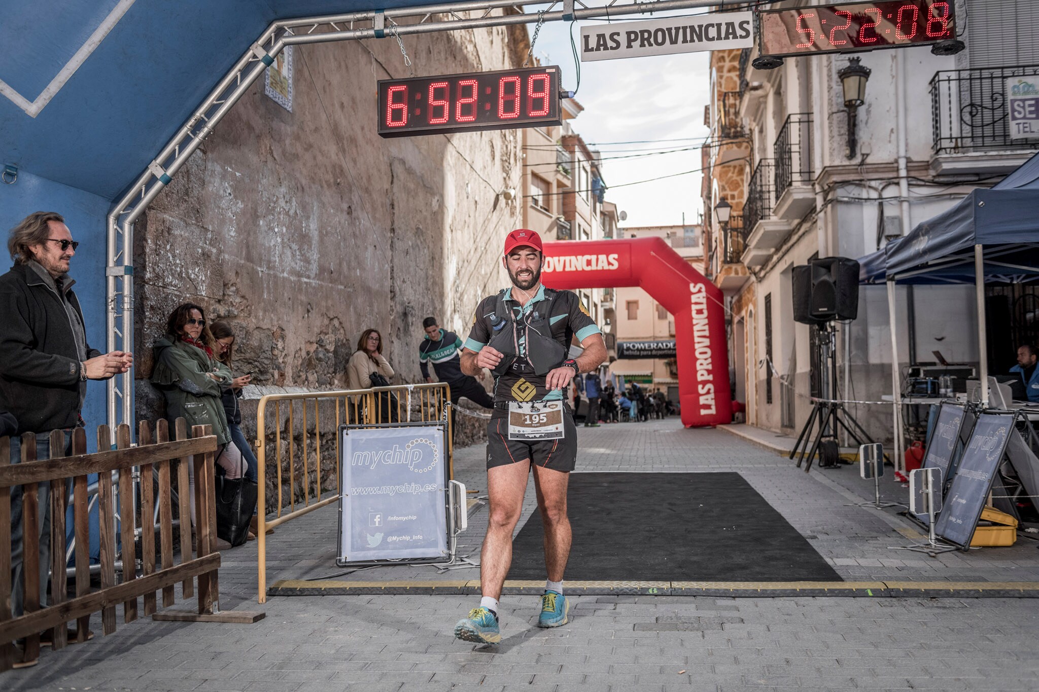 Galería de fotos de la llegada a meta de la carrera de 55 kilómetros del Trail de Montanejos 2018 