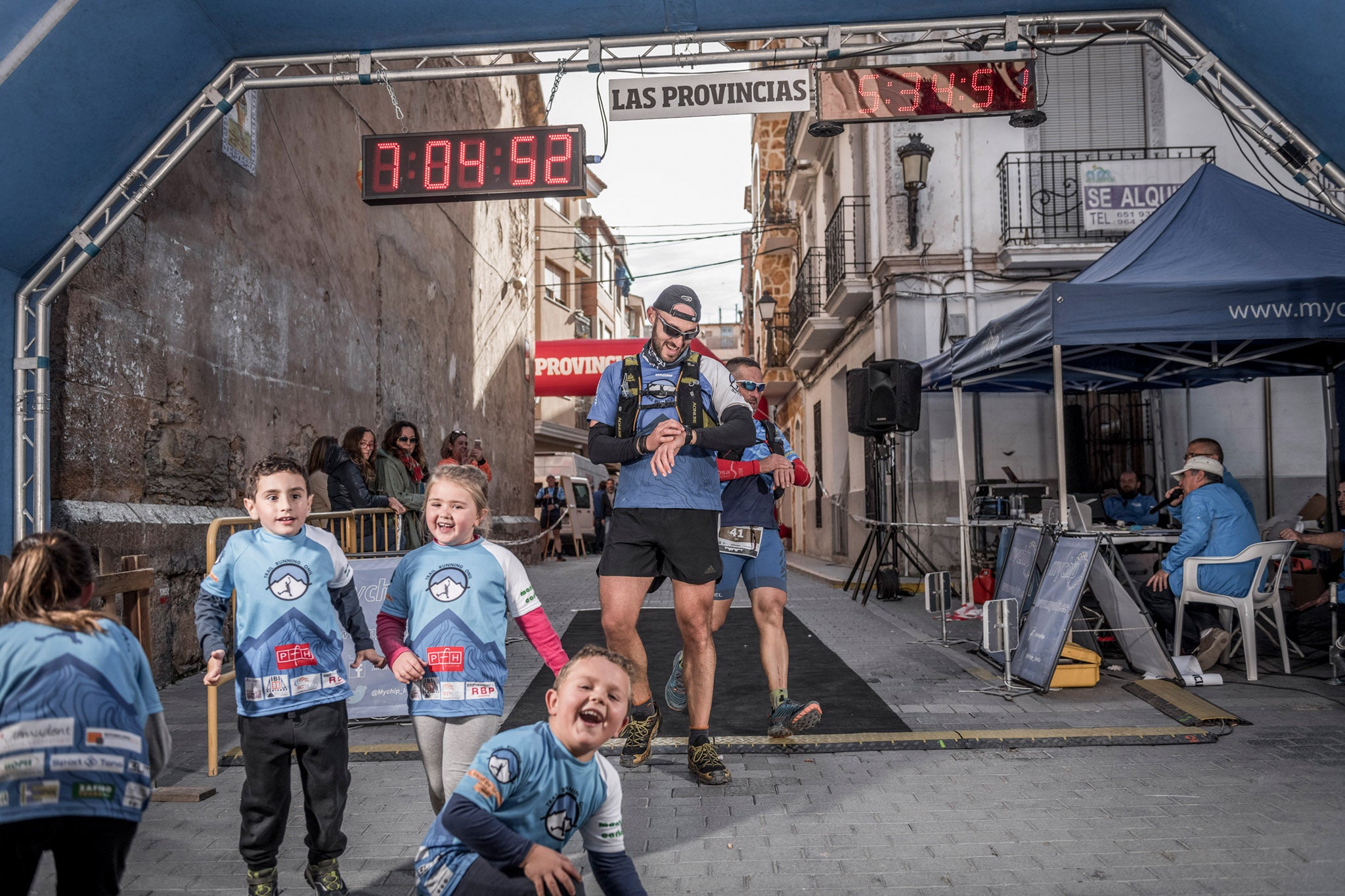 Galería de fotos de la llegada a meta de la carrera de 55 kilómetros del Trail de Montanejos 2018 