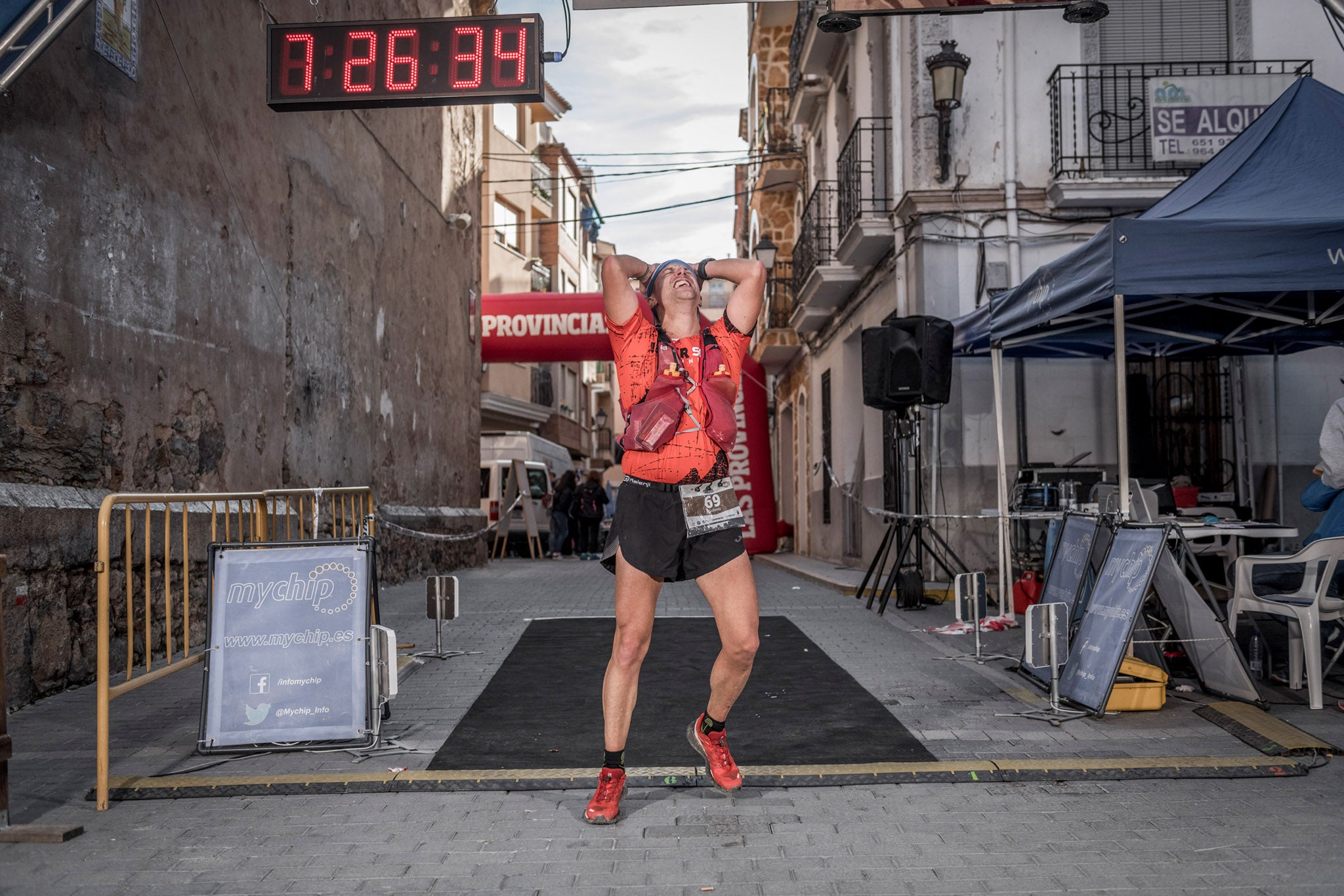 Galería de fotos de la llegada a meta de la carrera de 55 kilómetros del Trail de Montanejos 2018 