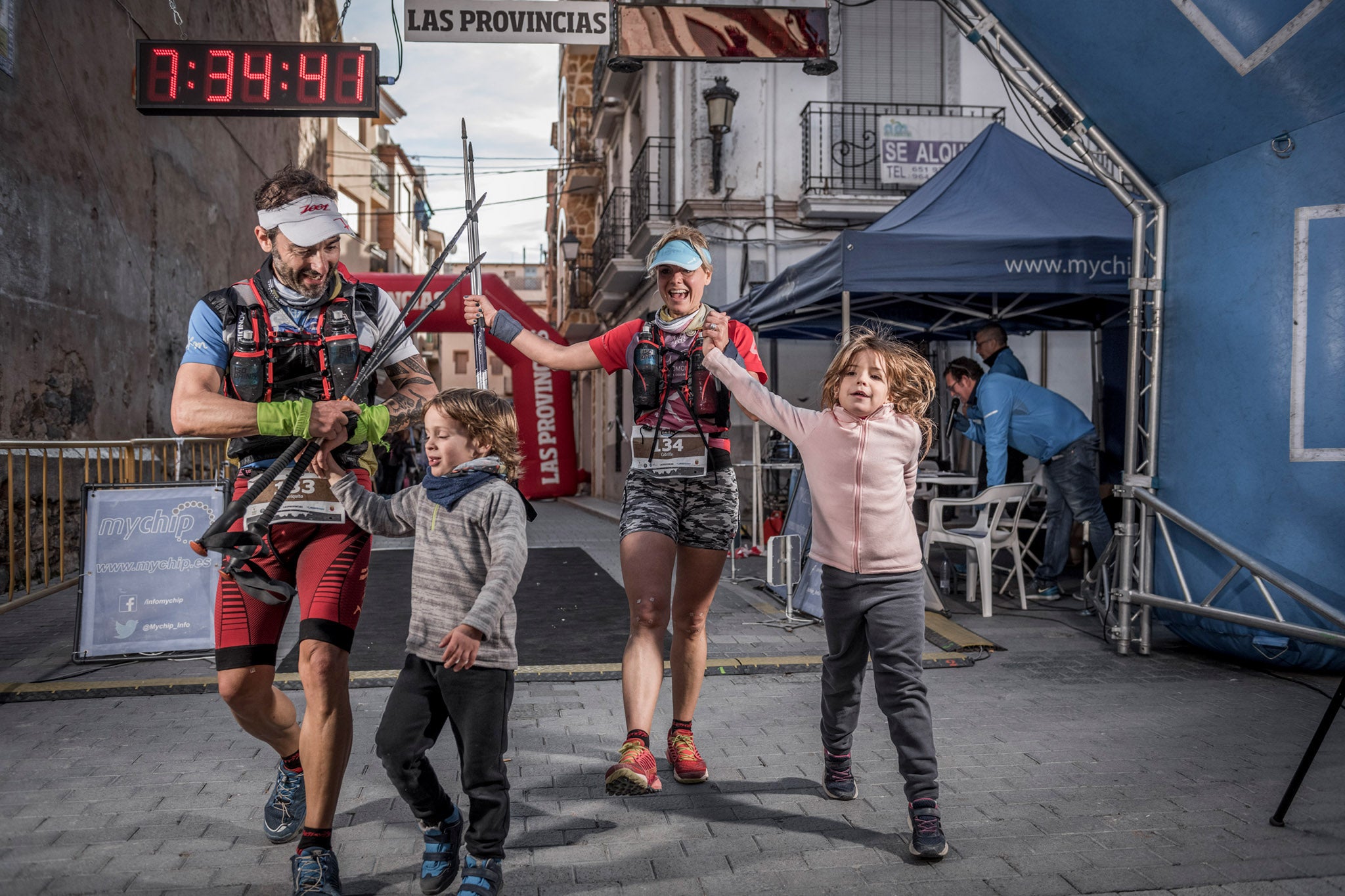 Galería de fotos de la llegada a meta de la carrera de 55 kilómetros del Trail de Montanejos 2018 