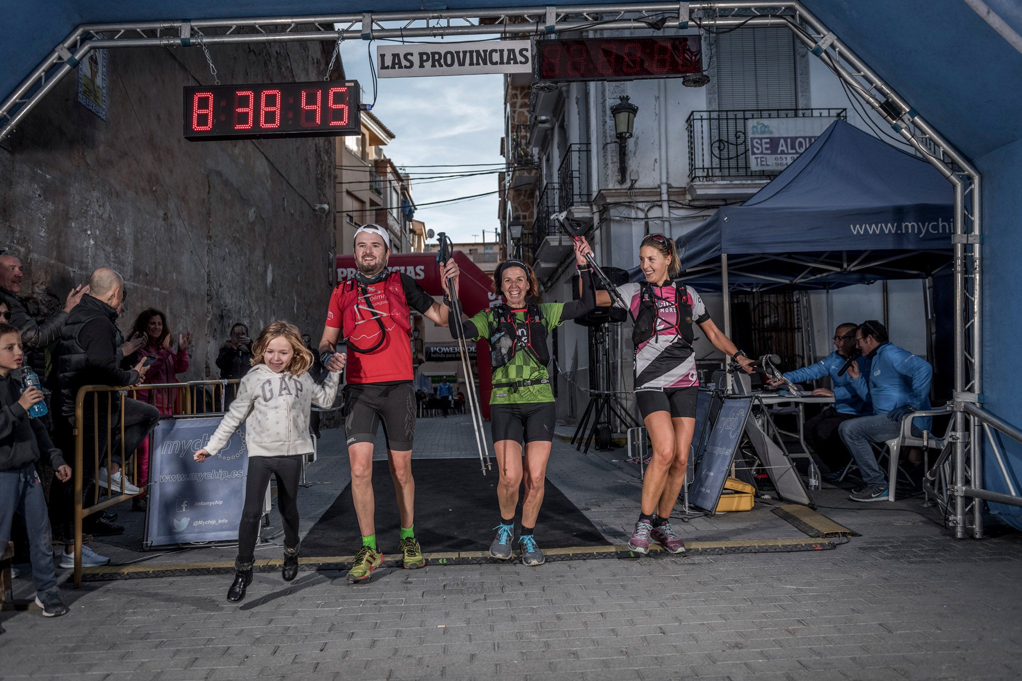 Galería de fotos de la llegada a meta de la carrera de 55 kilómetros del Trail de Montanejos 2018 