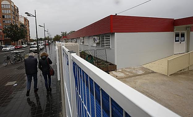 Barracones del Santo Ángel de la Guarda de Valencia. El centro anterior debe demolerse para construir un colegio nuevo. 