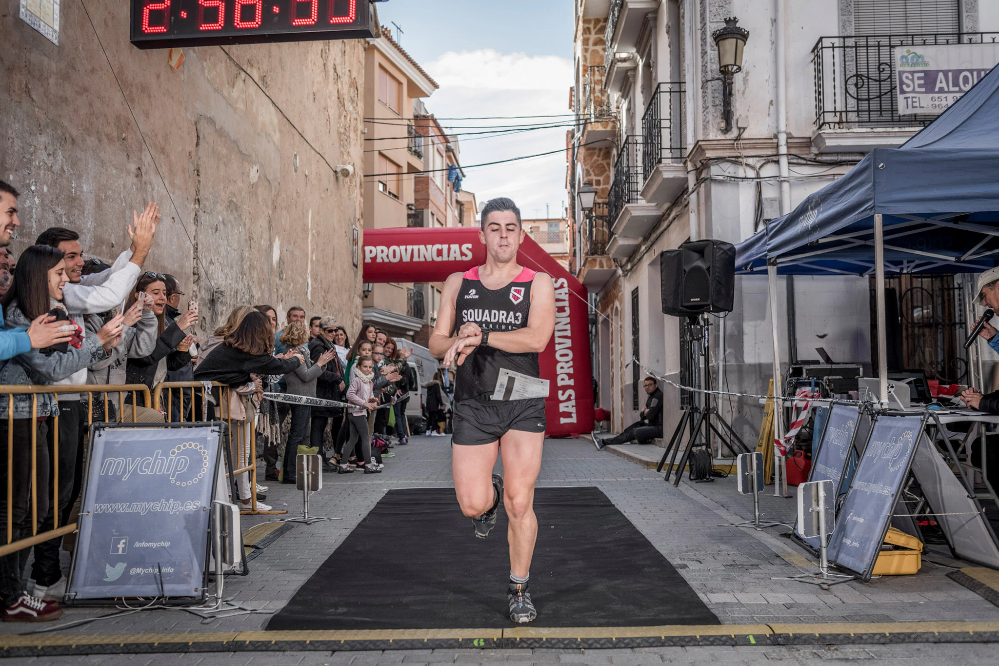 Galería de fotos de la llegada a meta de la carrera de 15 kilómetros del Trail de Montanejos 2018