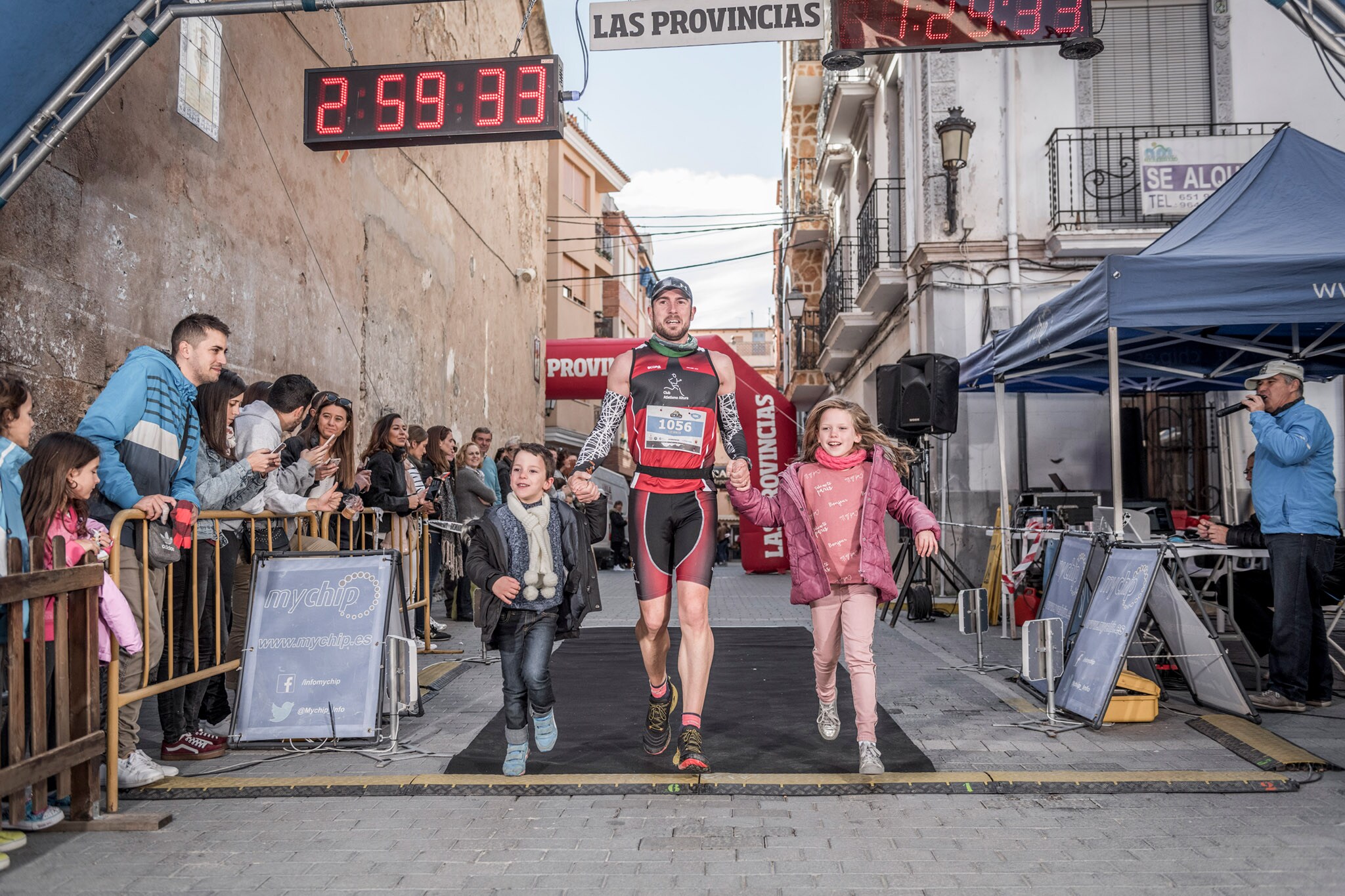 Galería de fotos de la llegada a meta de la carrera de 15 kilómetros del Trail de Montanejos 2018