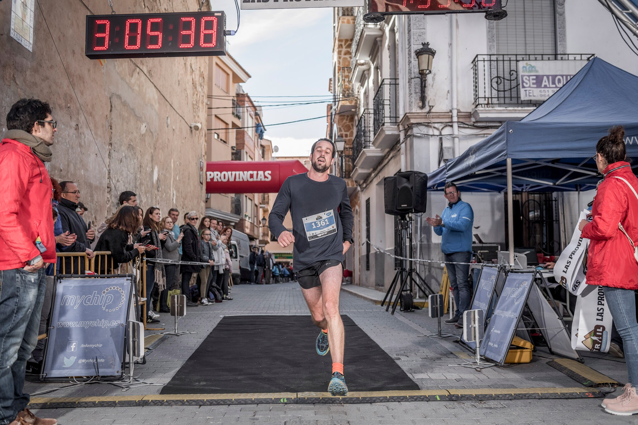 Galería de fotos de la llegada a meta de la carrera de 15 kilómetros del Trail de Montanejos 2018