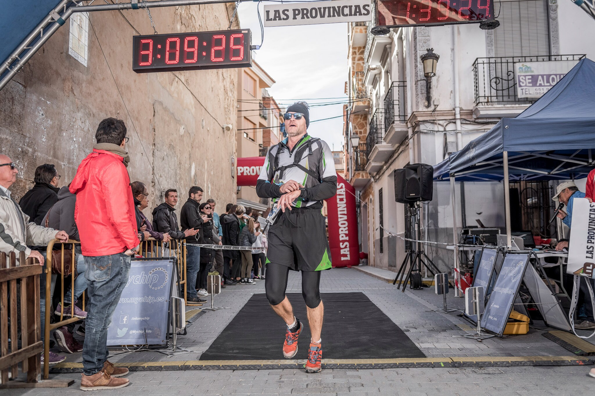 Galería de fotos de la llegada a meta de la carrera de 15 kilómetros del Trail de Montanejos 2018