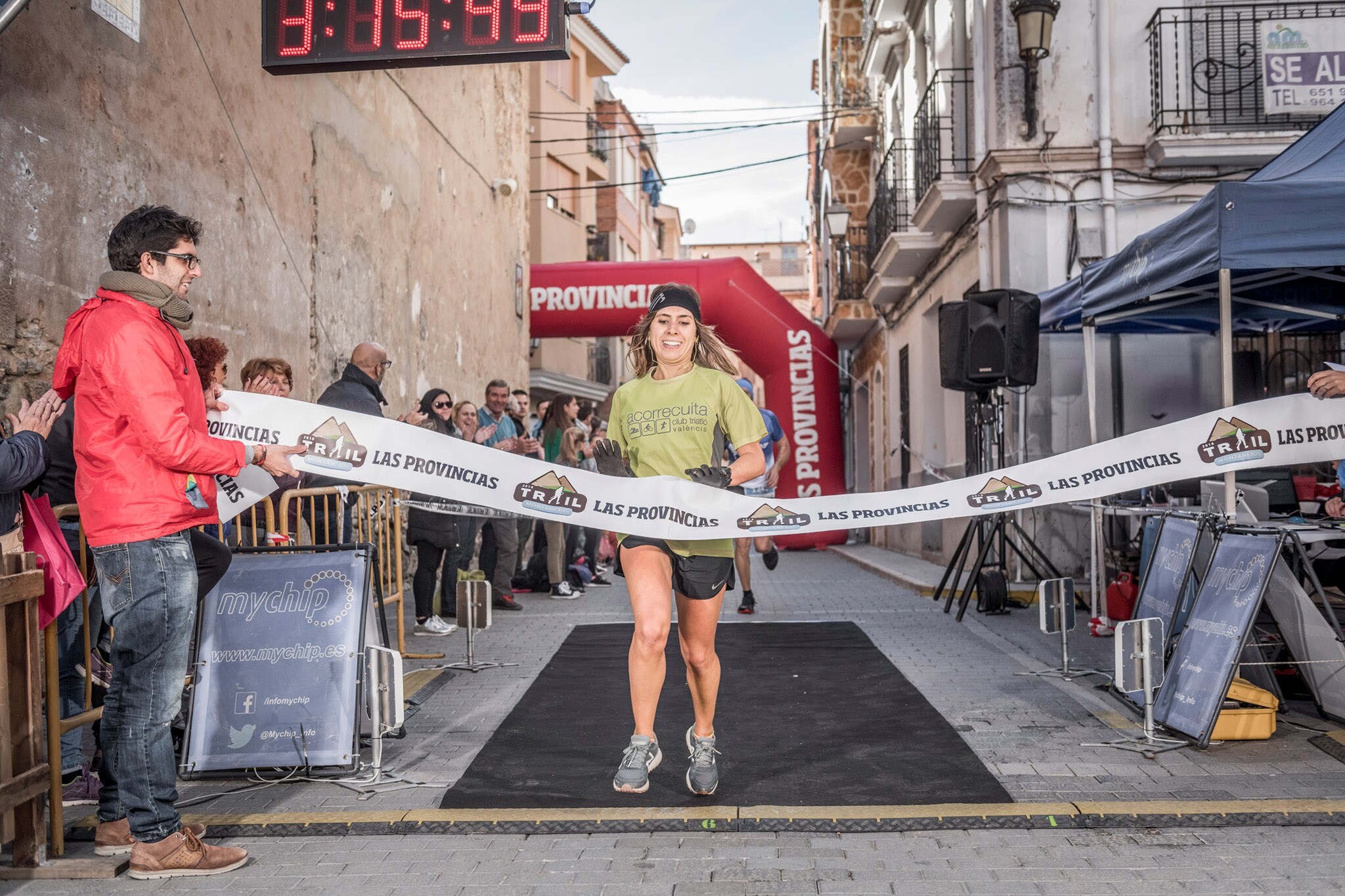 Galería de fotos de la llegada a meta de la carrera de 15 kilómetros del Trail de Montanejos 2018