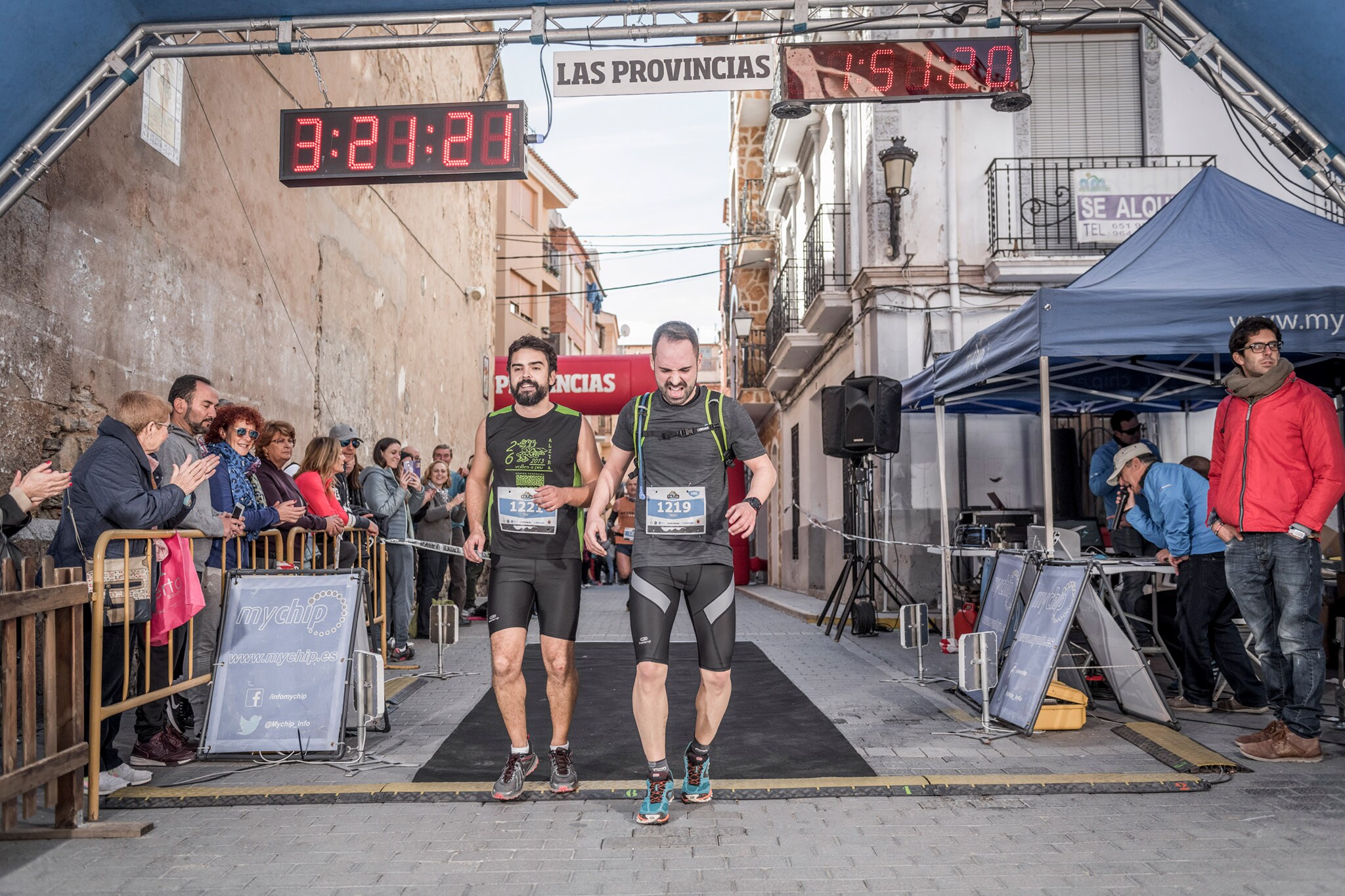 Galería de fotos de la llegada a meta de la carrera de 15 kilómetros del Trail de Montanejos 2018