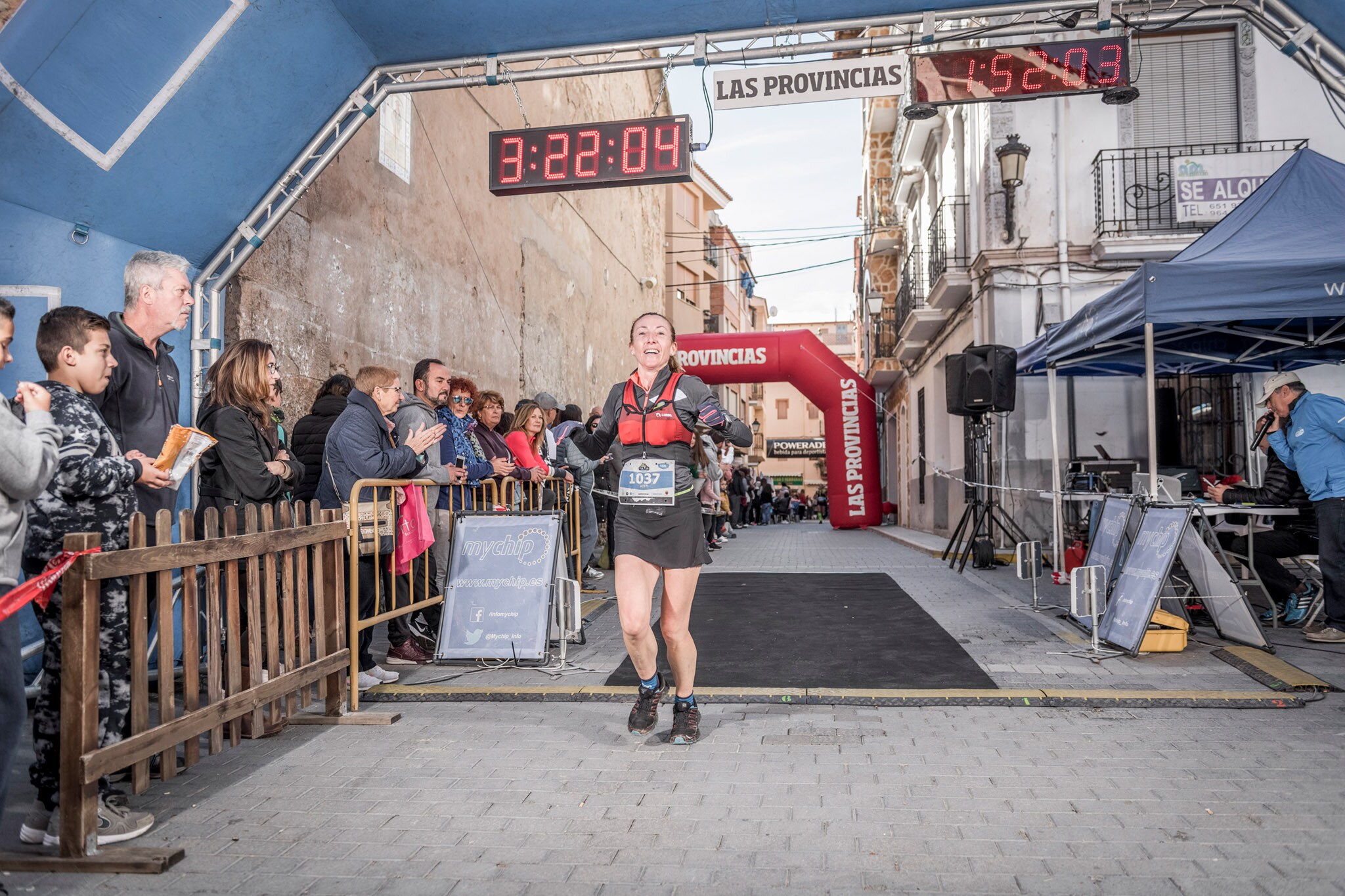 Galería de fotos de la llegada a meta de la carrera de 15 kilómetros del Trail de Montanejos 2018