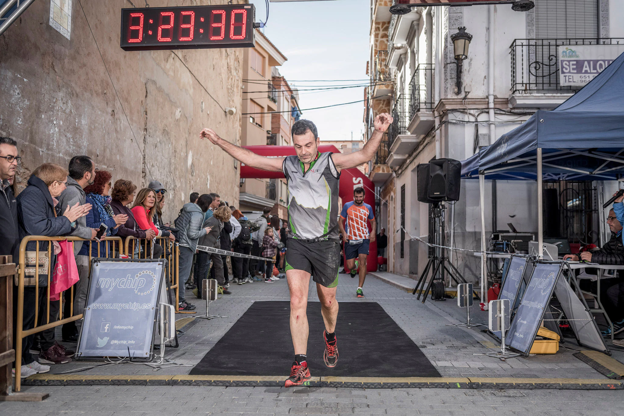 Galería de fotos de la llegada a meta de la carrera de 15 kilómetros del Trail de Montanejos 2018