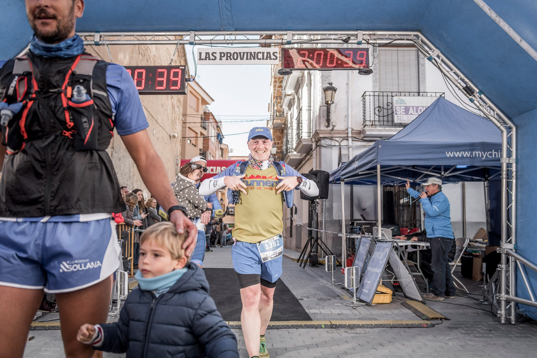 Galería de fotos de la llegada a meta de la carrera de 15 kilómetros del Trail de Montanejos 2018