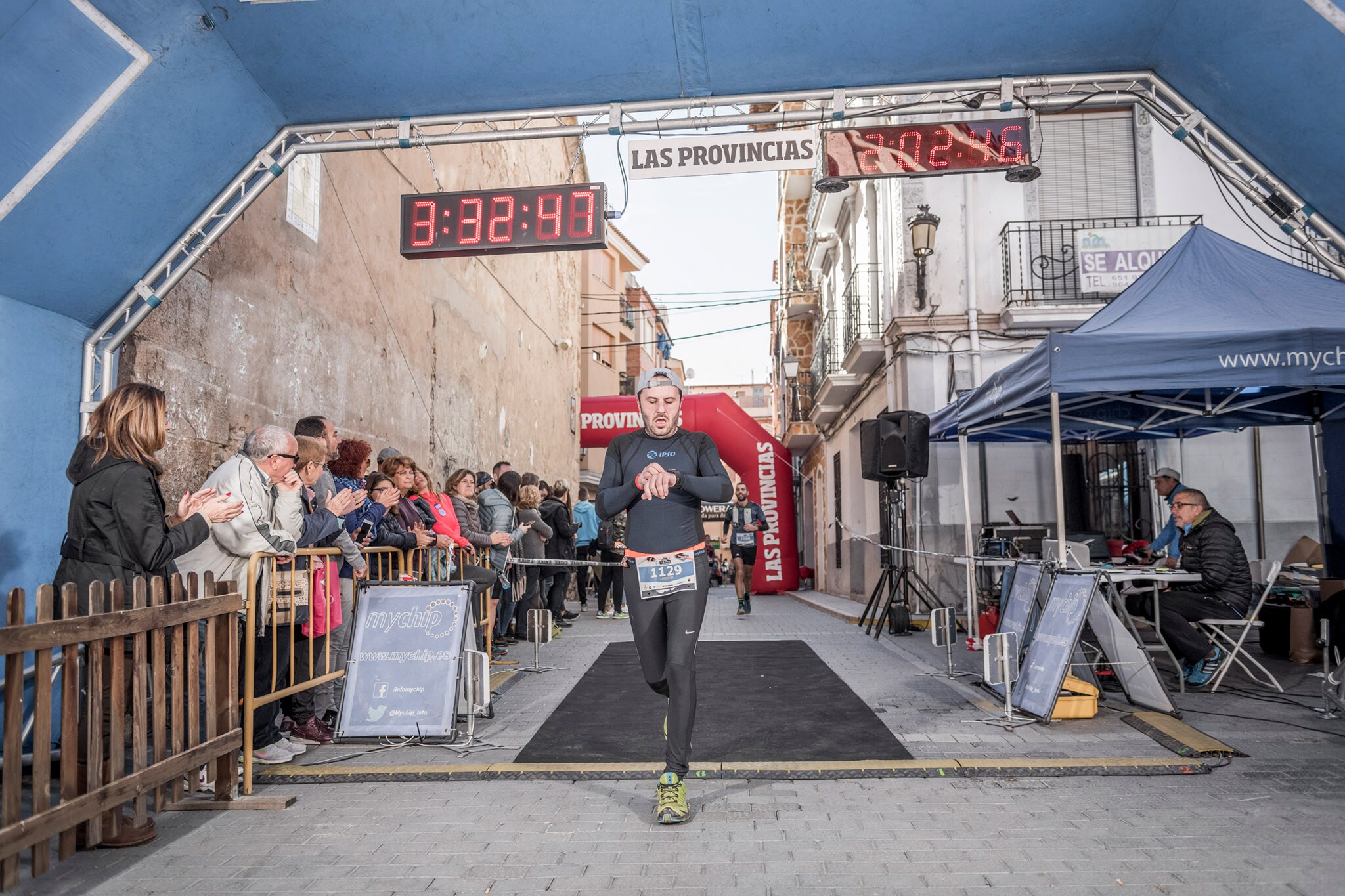 Galería de fotos de la llegada a meta de la carrera de 15 kilómetros del Trail de Montanejos 2018