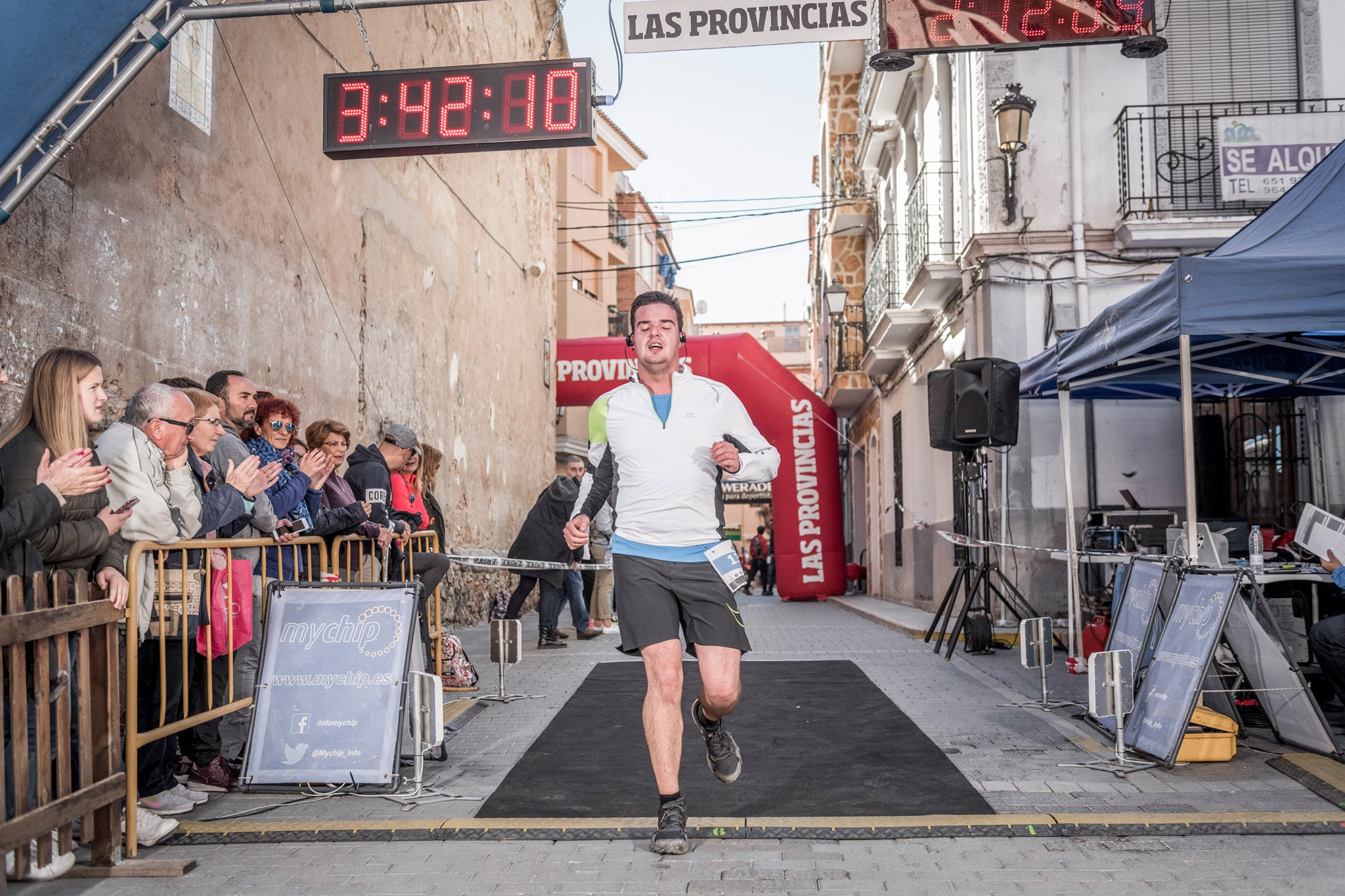 Galería de fotos de la llegada a meta de la carrera de 15 kilómetros del Trail de Montanejos 2018