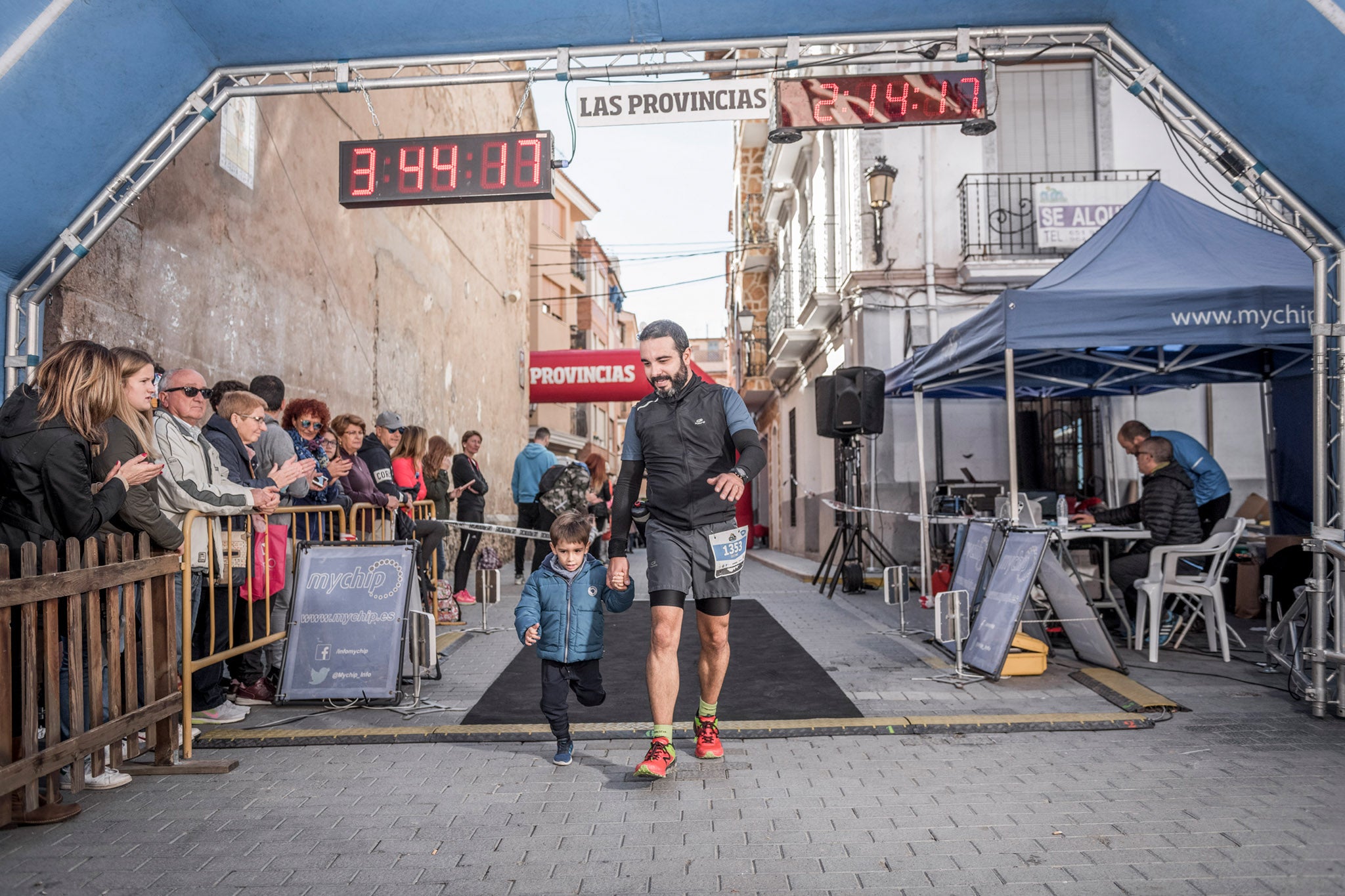 Galería de fotos de la llegada a meta de la carrera de 15 kilómetros del Trail de Montanejos 2018