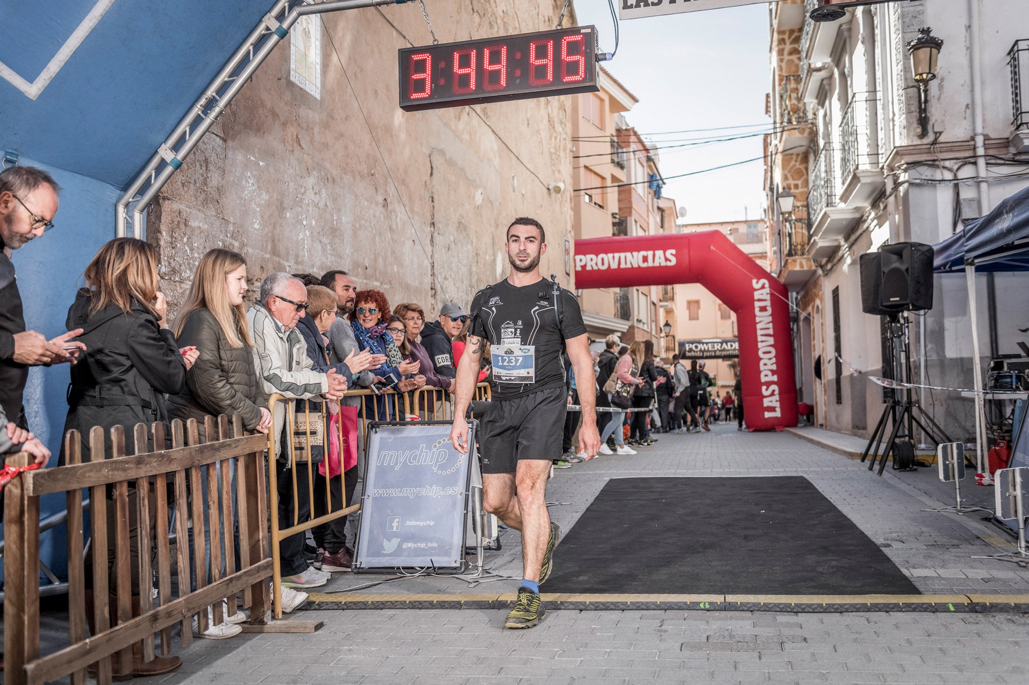 Galería de fotos de la llegada a meta de la carrera de 15 kilómetros del Trail de Montanejos 2018