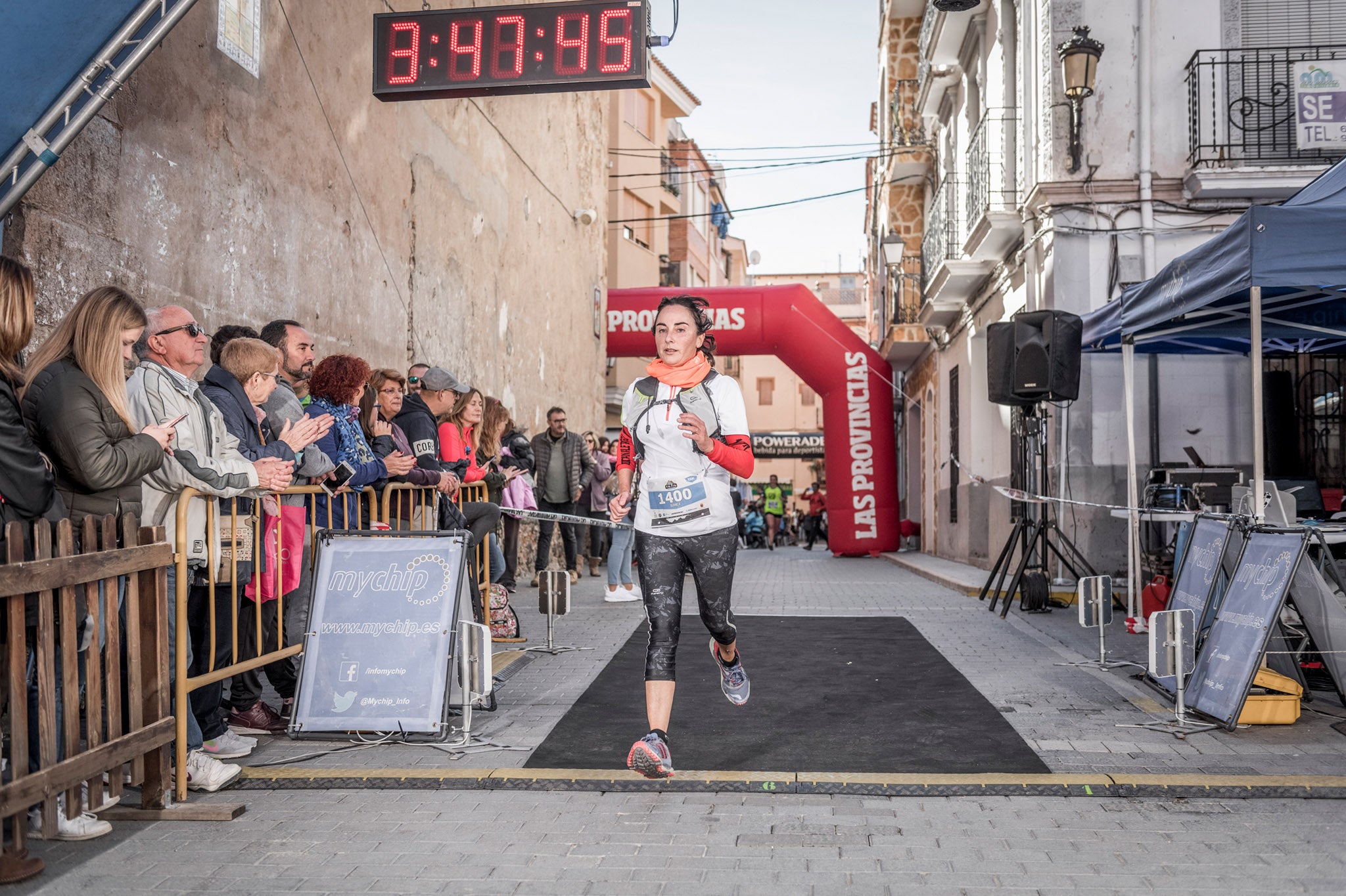 Galería de fotos de la llegada a meta de la carrera de 15 kilómetros del Trail de Montanejos 2018