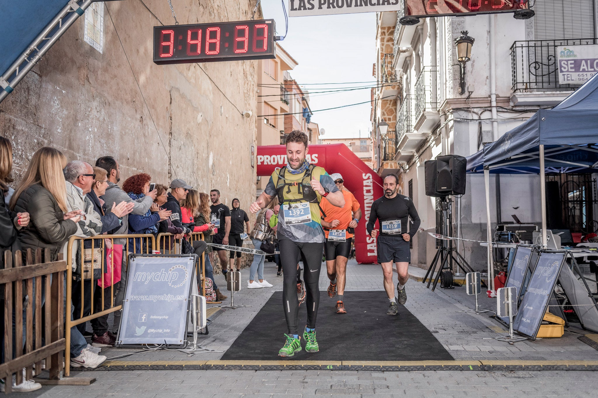 Galería de fotos de la llegada a meta de la carrera de 15 kilómetros del Trail de Montanejos 2018