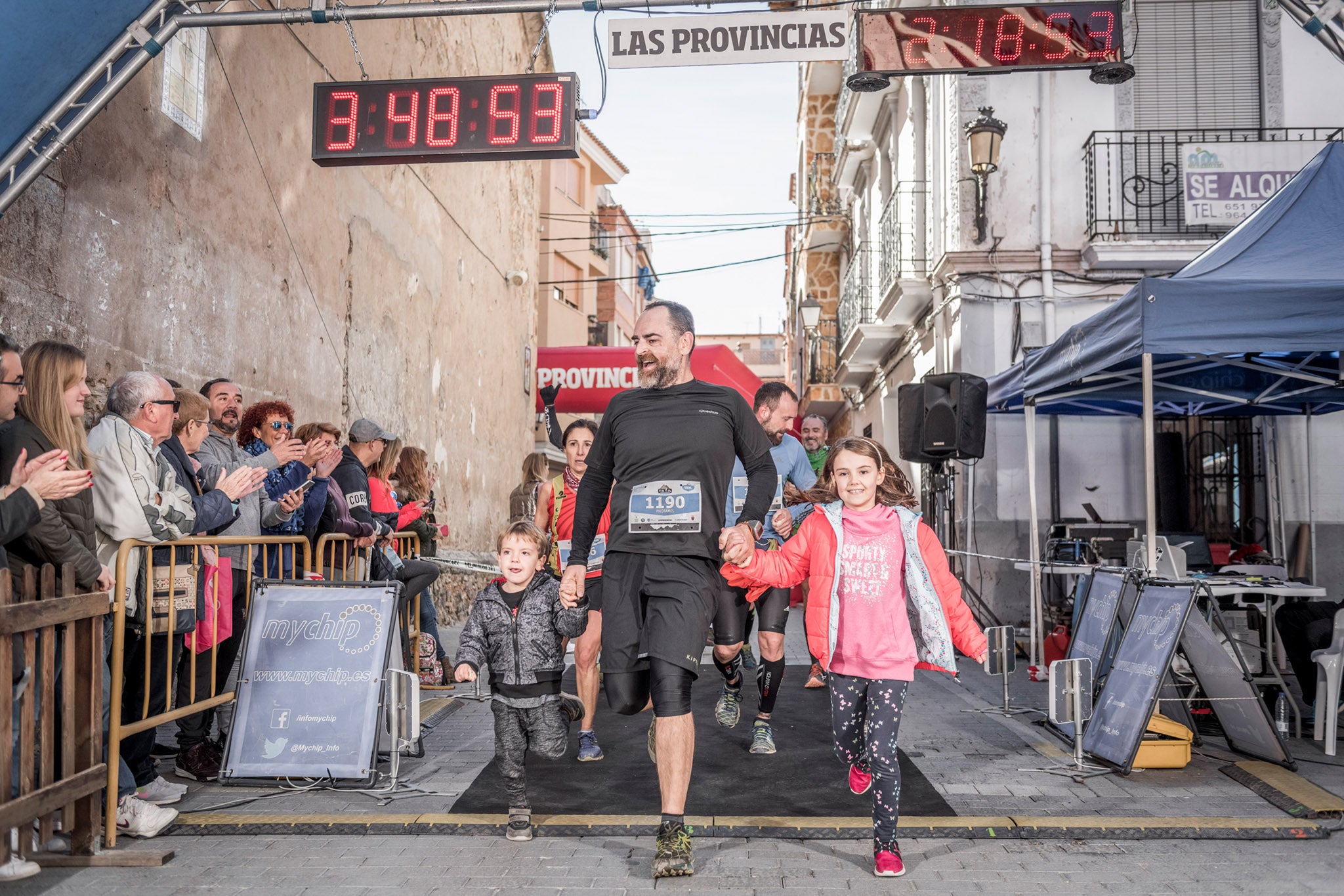 Galería de fotos de la llegada a meta de la carrera de 15 kilómetros del Trail de Montanejos 2018