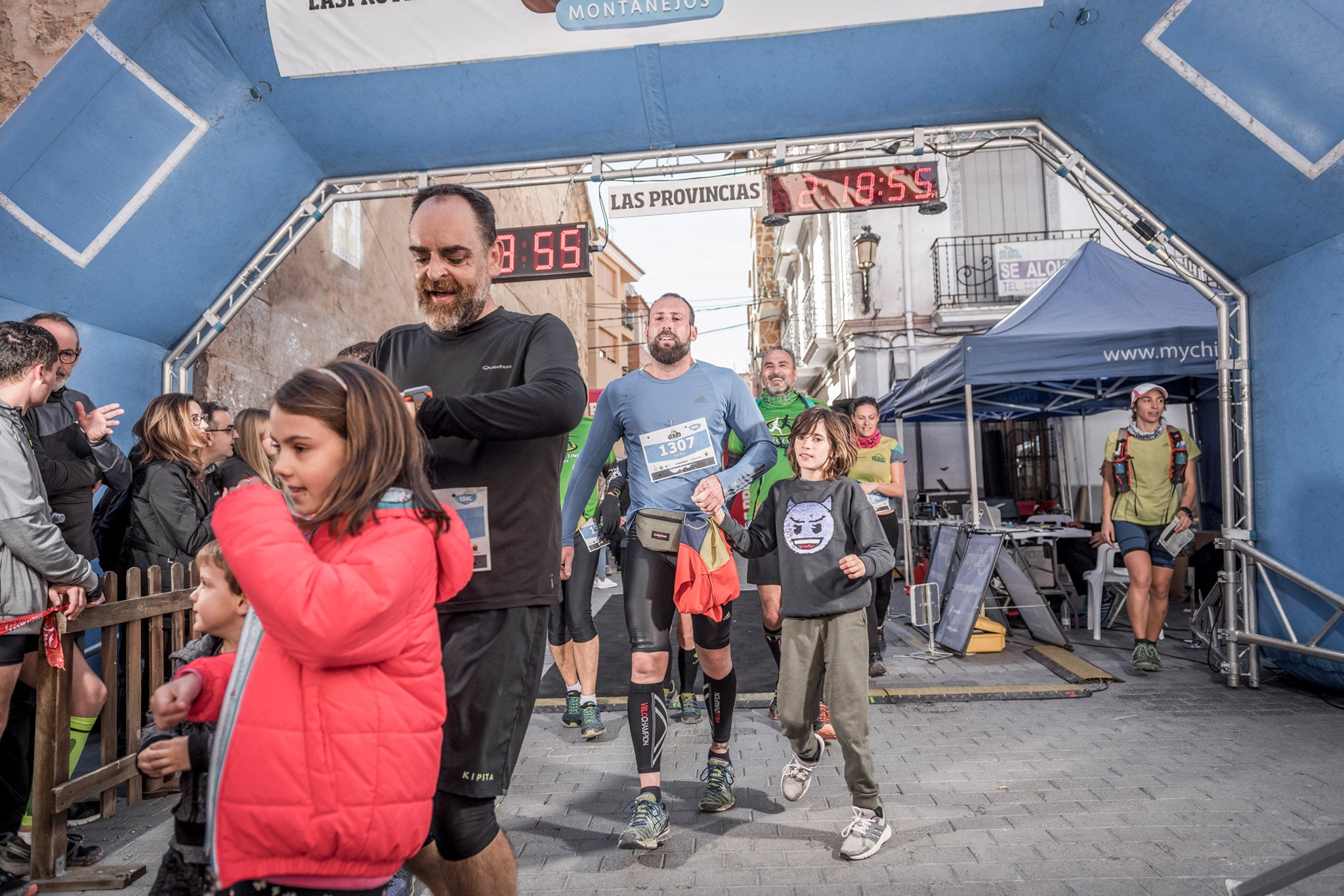 Galería de fotos de la llegada a meta de la carrera de 15 kilómetros del Trail de Montanejos 2018