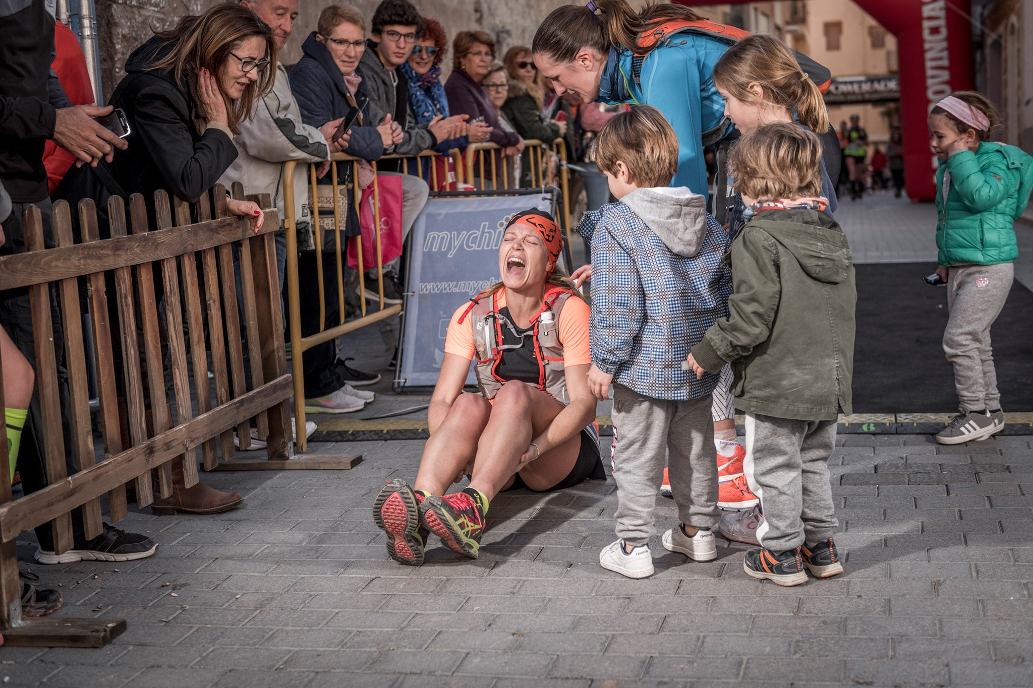 Galería de fotos de la llegada a meta de la carrera de 15 kilómetros del Trail de Montanejos 2018