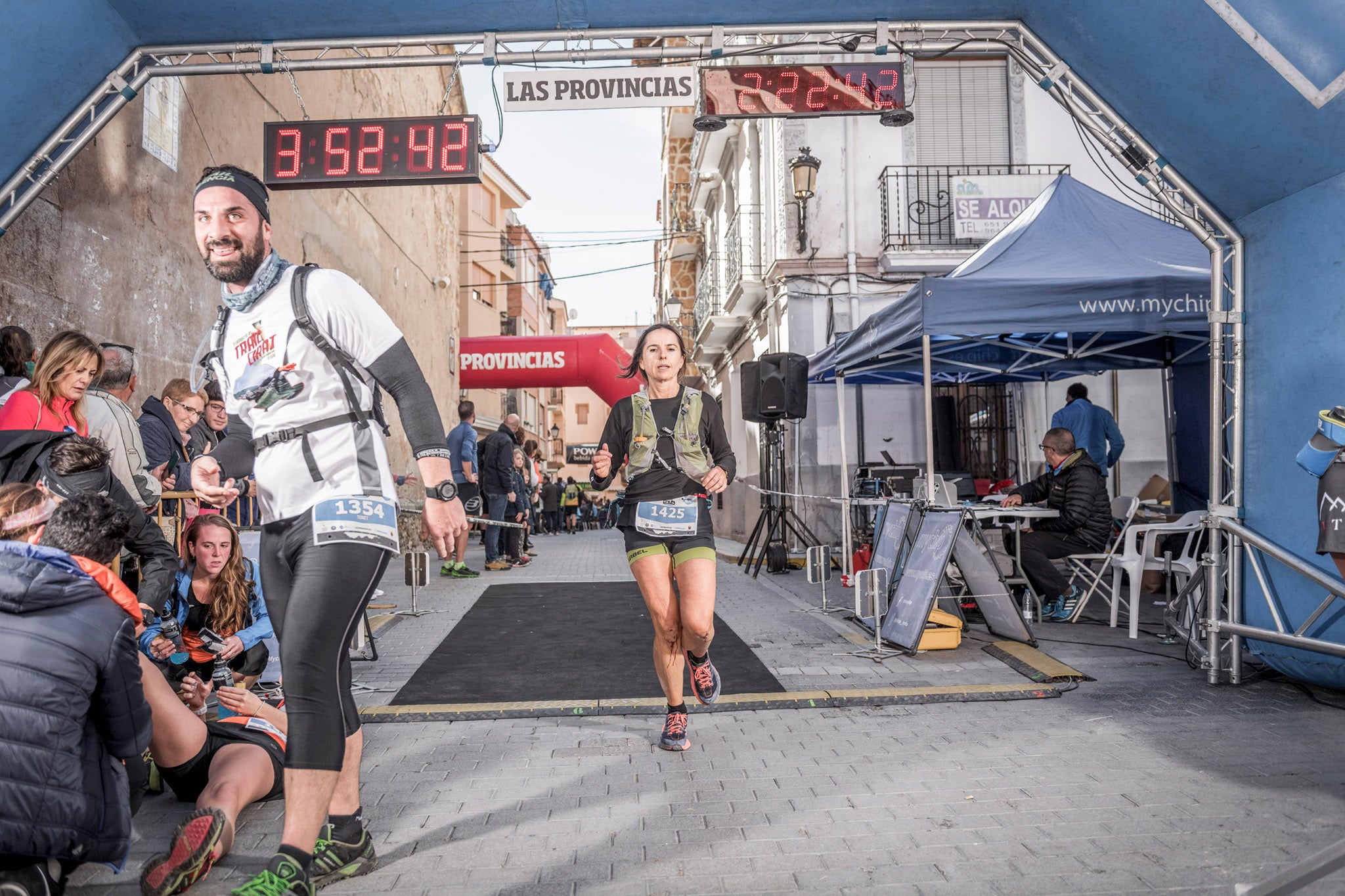 Galería de fotos de la llegada a meta de la carrera de 15 kilómetros del Trail de Montanejos 2018