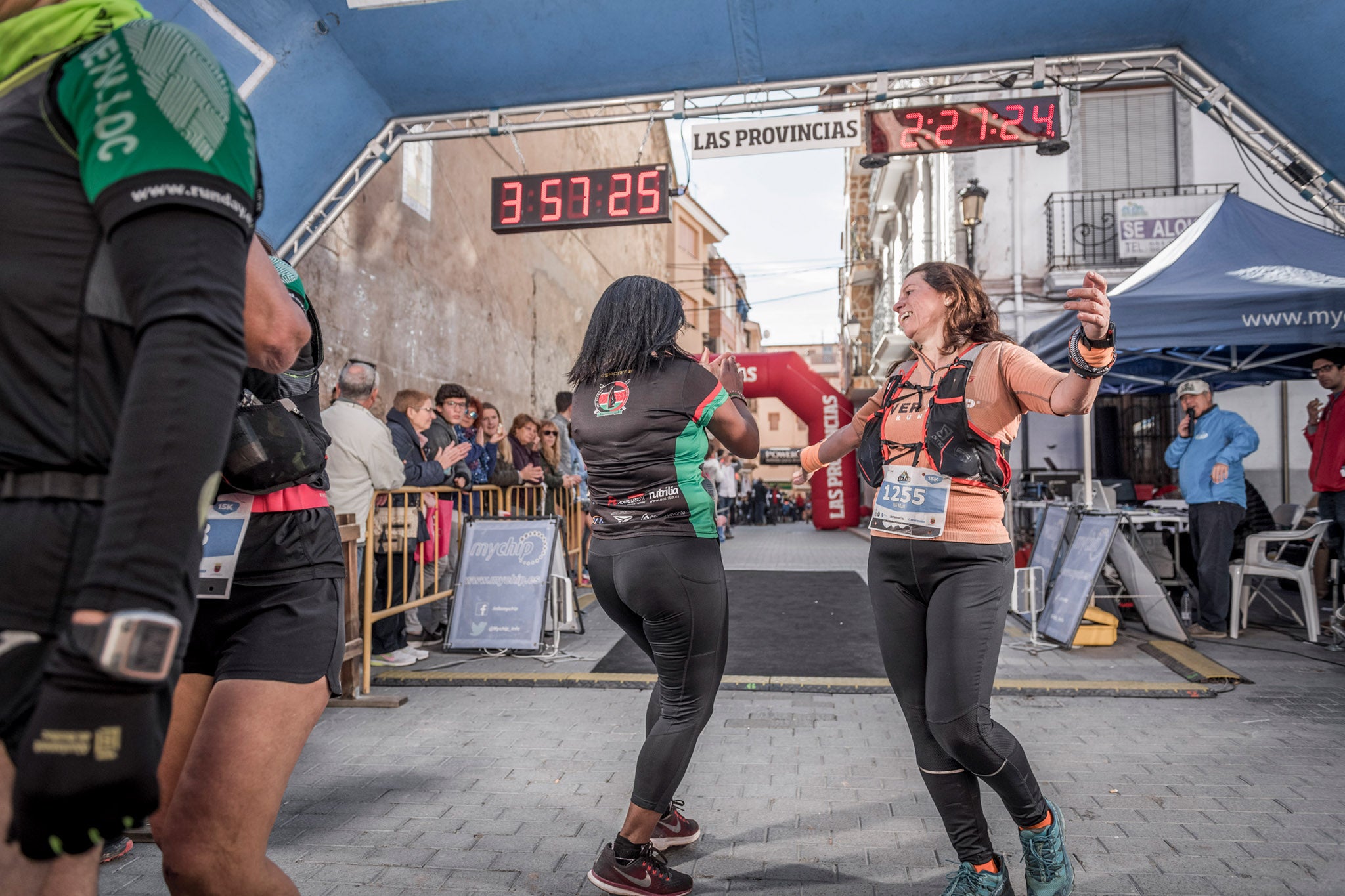 Galería de fotos de la llegada a meta de la carrera de 15 kilómetros del Trail de Montanejos 2018