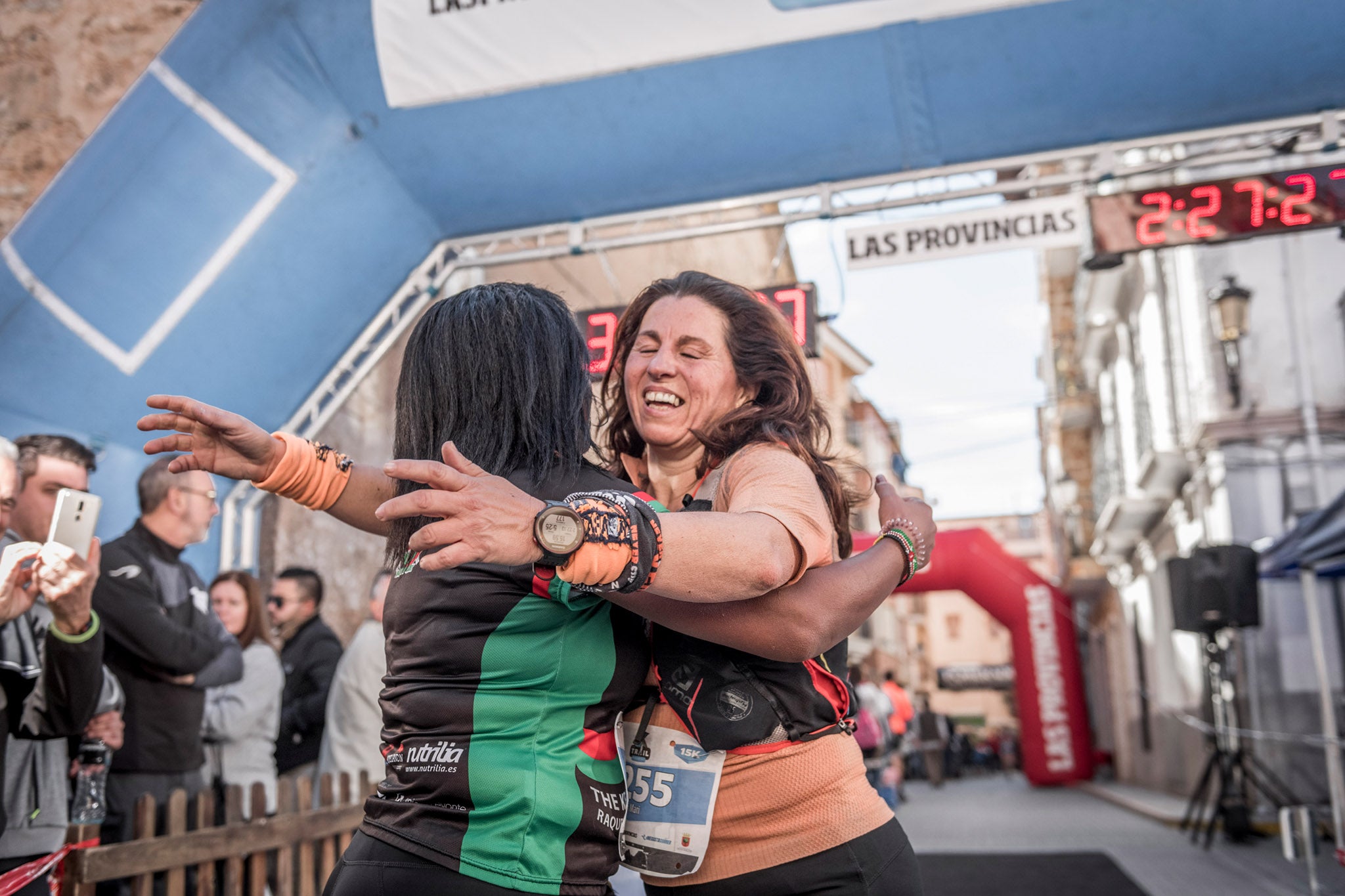 Galería de fotos de la llegada a meta de la carrera de 15 kilómetros del Trail de Montanejos 2018