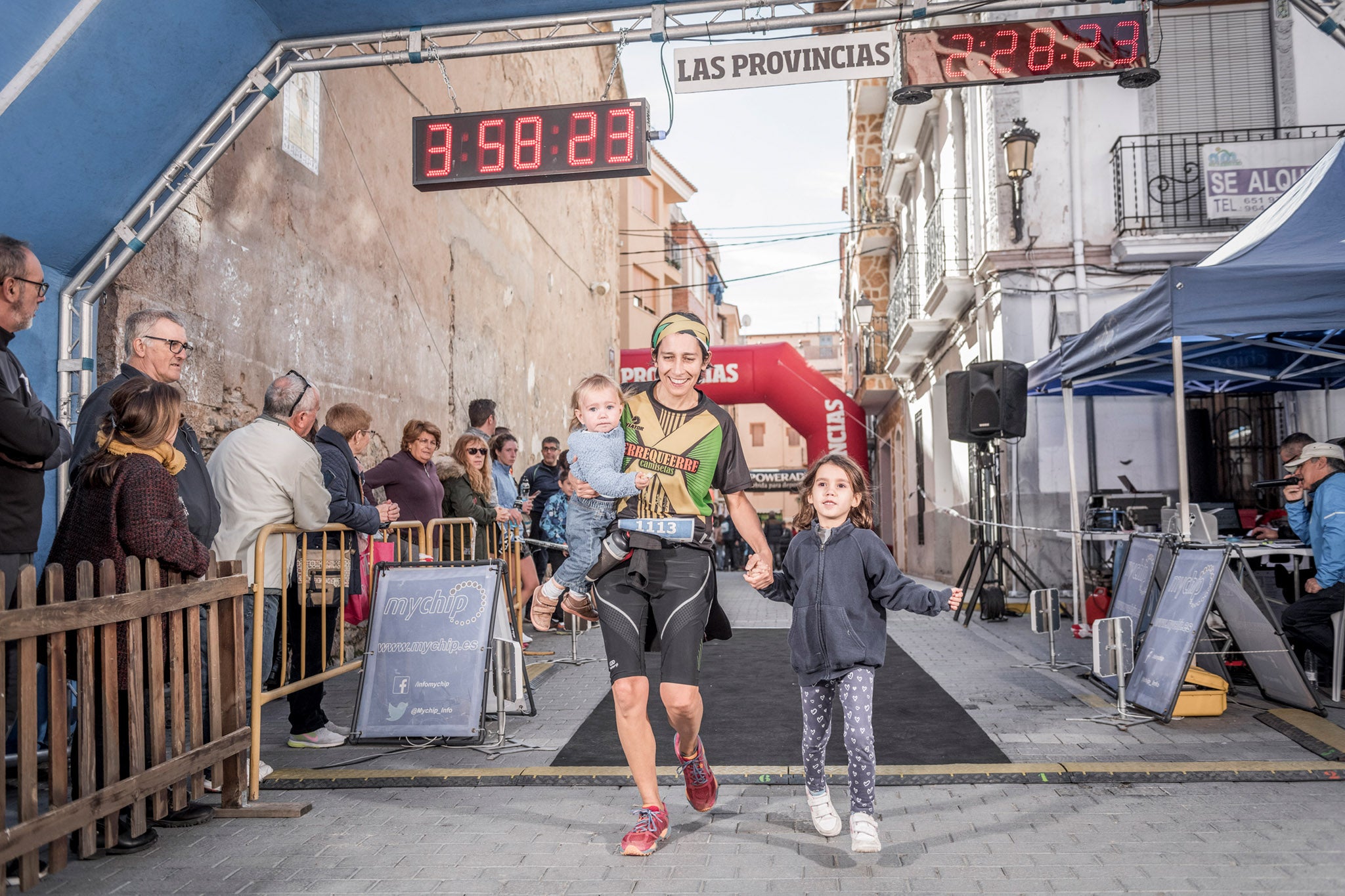 Galería de fotos de la llegada a meta de la carrera de 15 kilómetros del Trail de Montanejos 2018