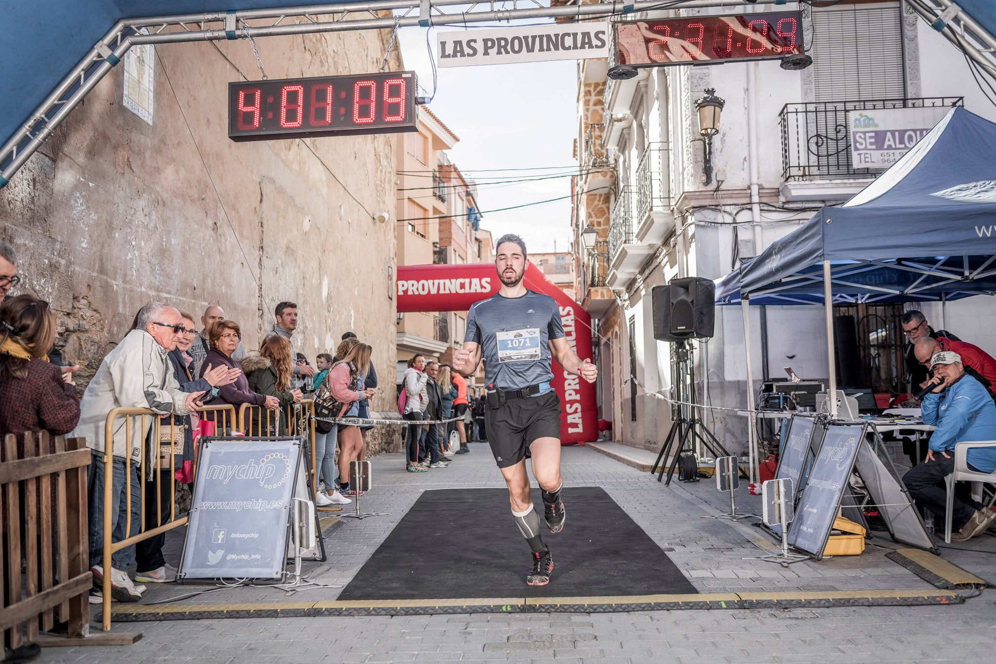 Galería de fotos de la llegada a meta de la carrera de 15 kilómetros del Trail de Montanejos 2018