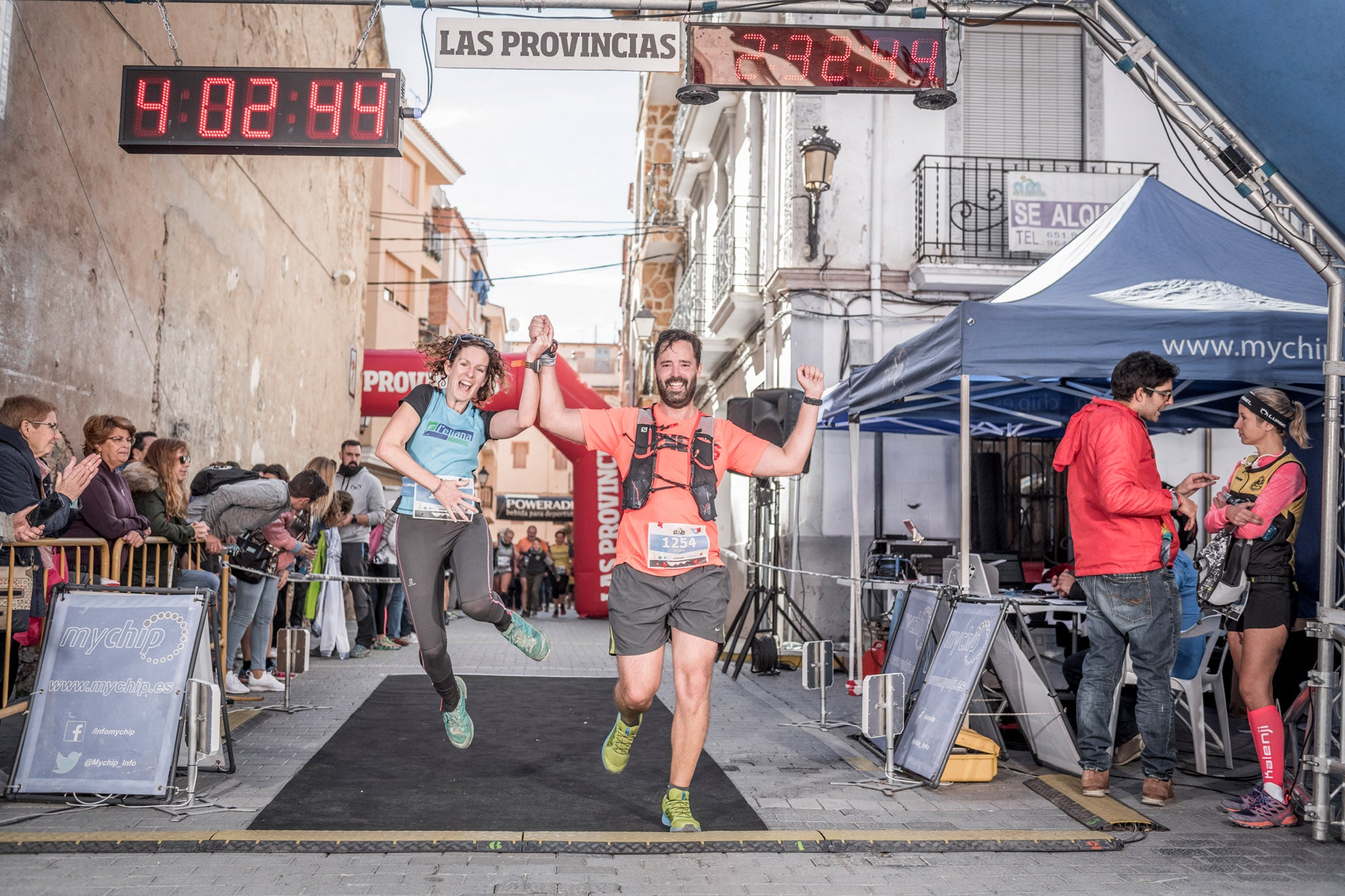 Galería de fotos de la llegada a meta de la carrera de 15 kilómetros del Trail de Montanejos 2018