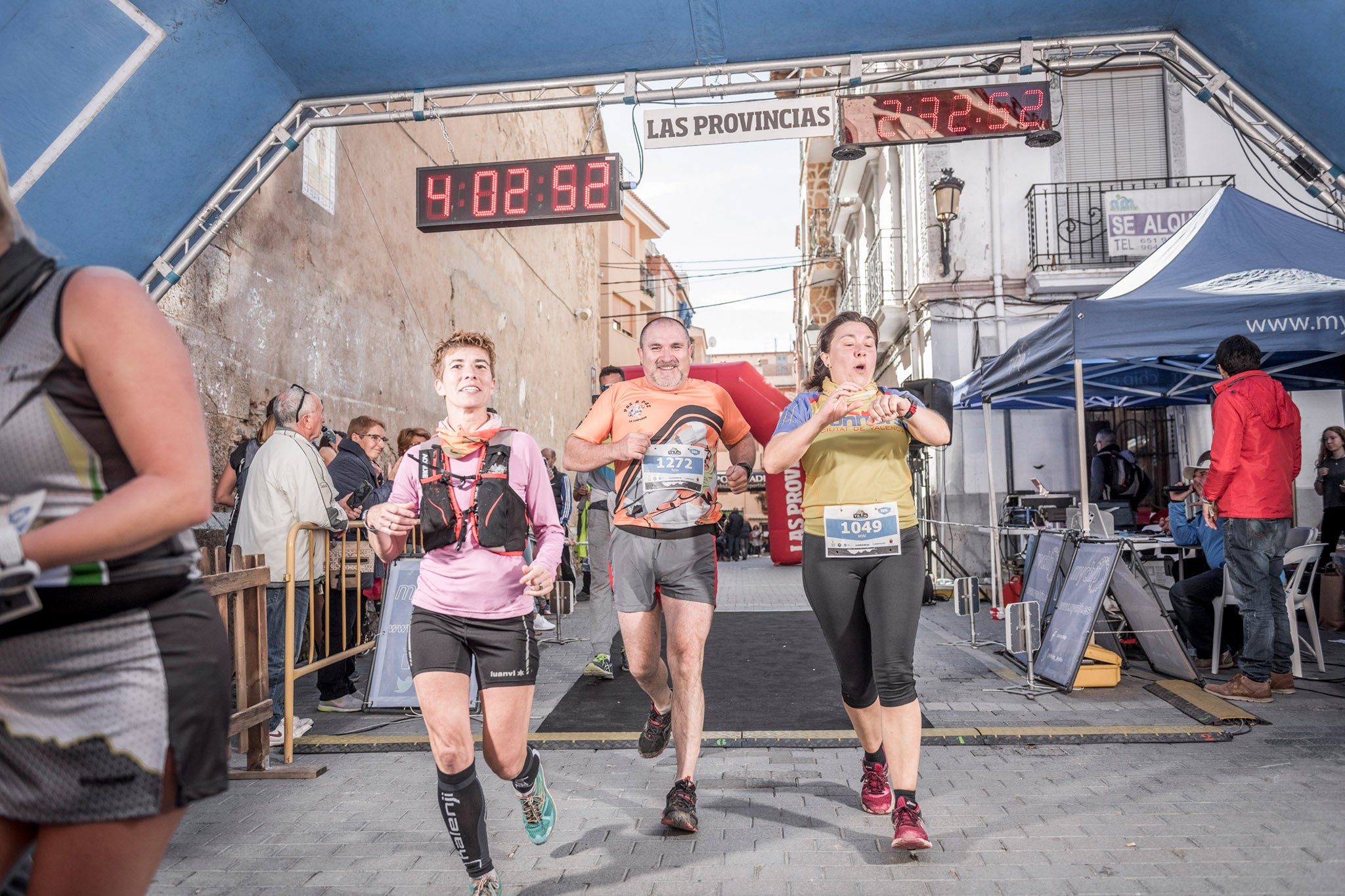 Galería de fotos de la llegada a meta de la carrera de 15 kilómetros del Trail de Montanejos 2018