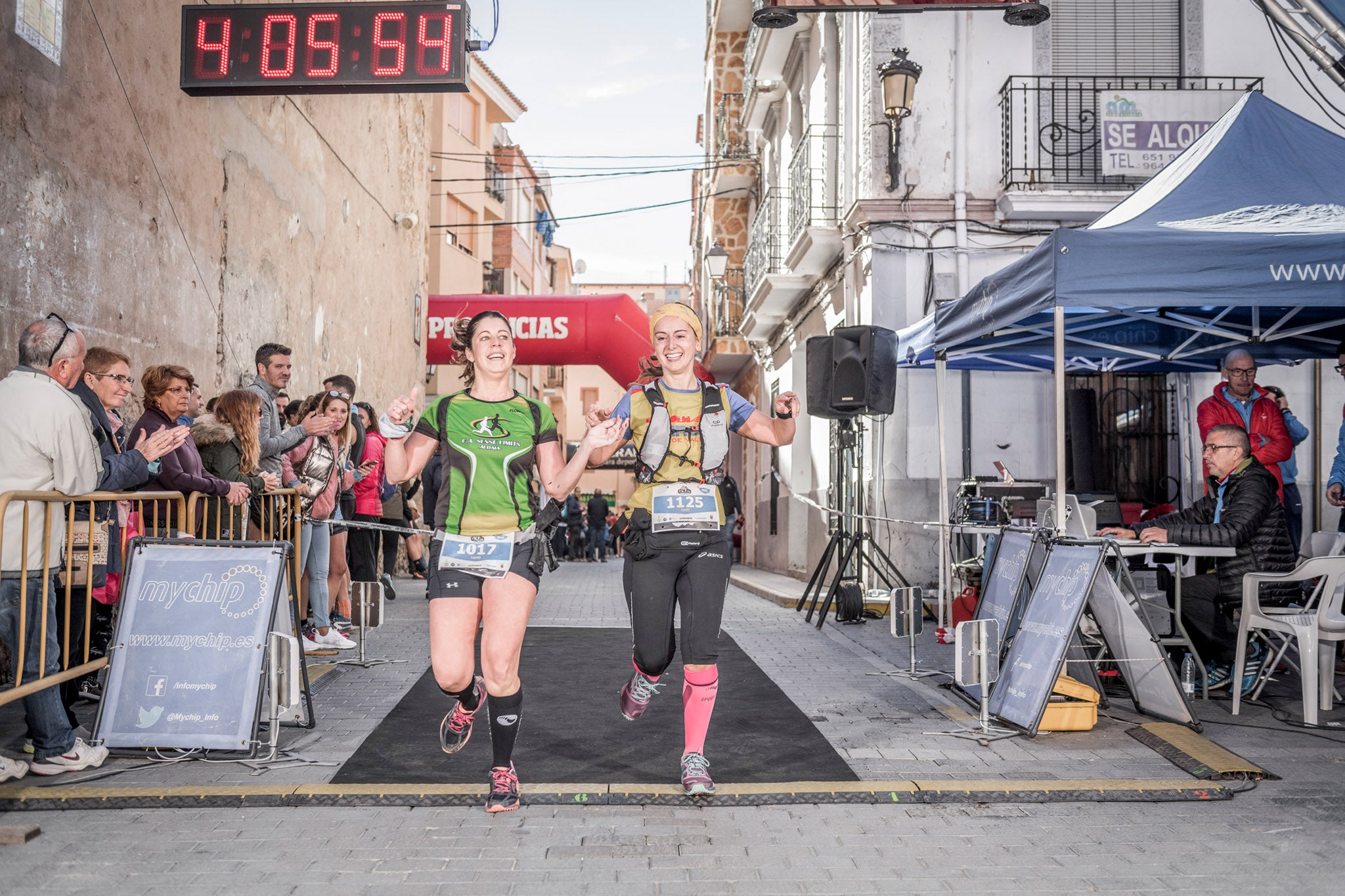 Galería de fotos de la llegada a meta de la carrera de 15 kilómetros del Trail de Montanejos 2018