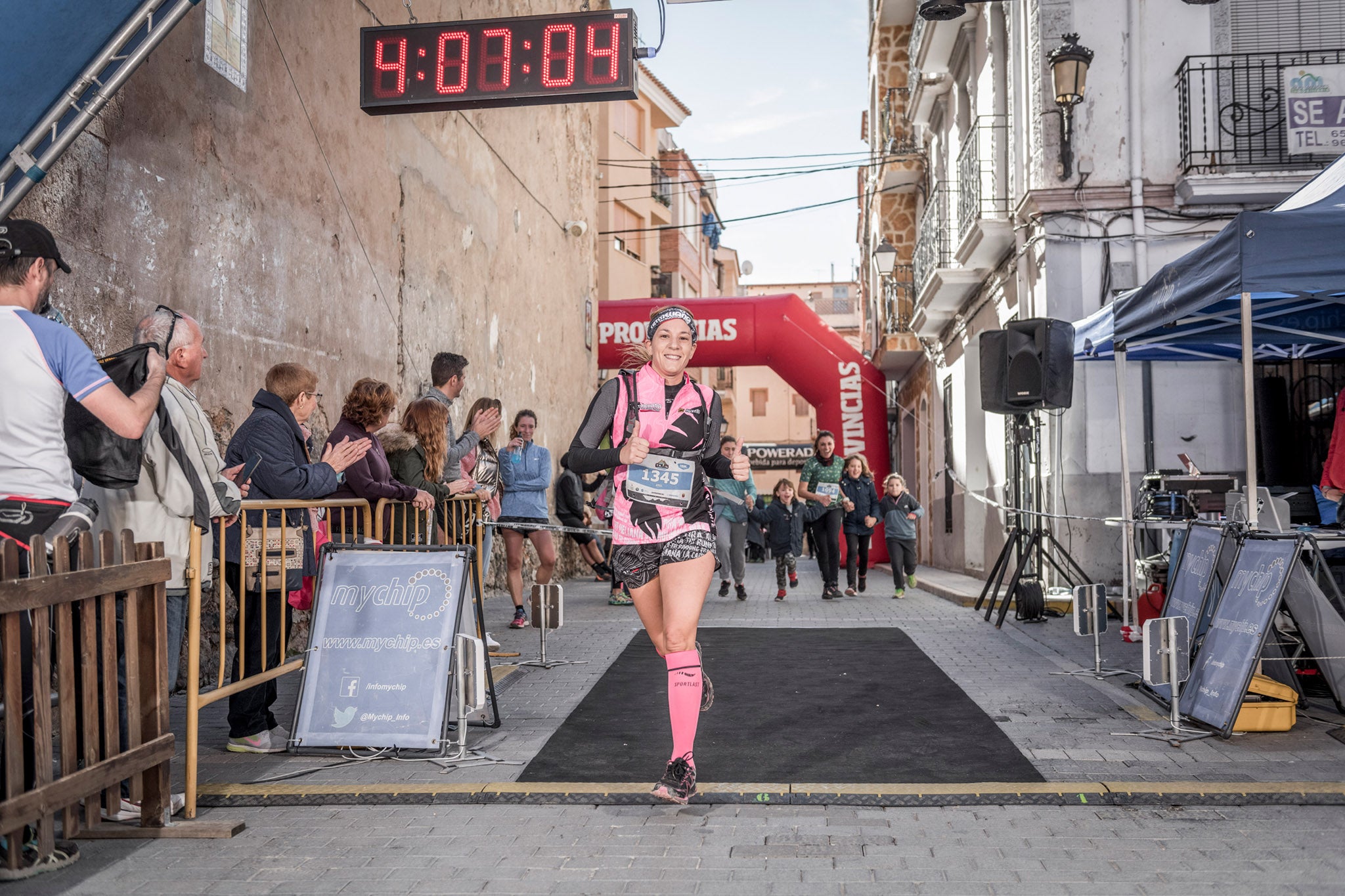 Galería de fotos de la llegada a meta de la carrera de 15 kilómetros del Trail de Montanejos 2018