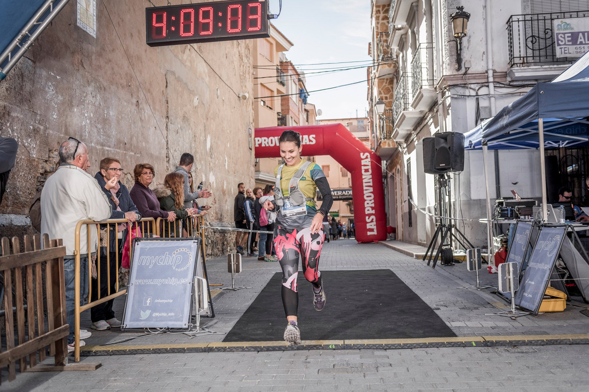 Galería de fotos de la llegada a meta de la carrera de 15 kilómetros del Trail de Montanejos 2018