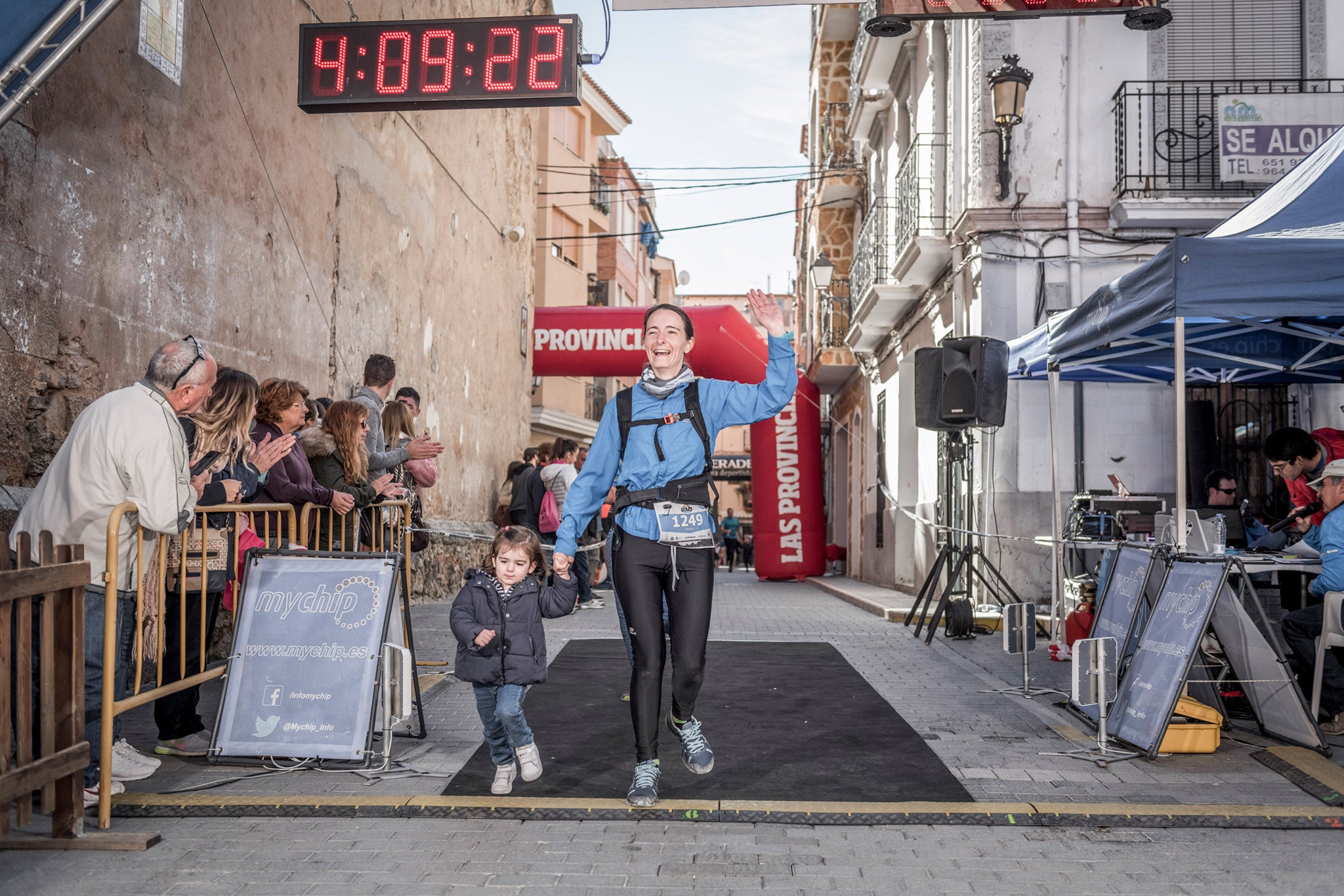 Galería de fotos de la llegada a meta de la carrera de 15 kilómetros del Trail de Montanejos 2018