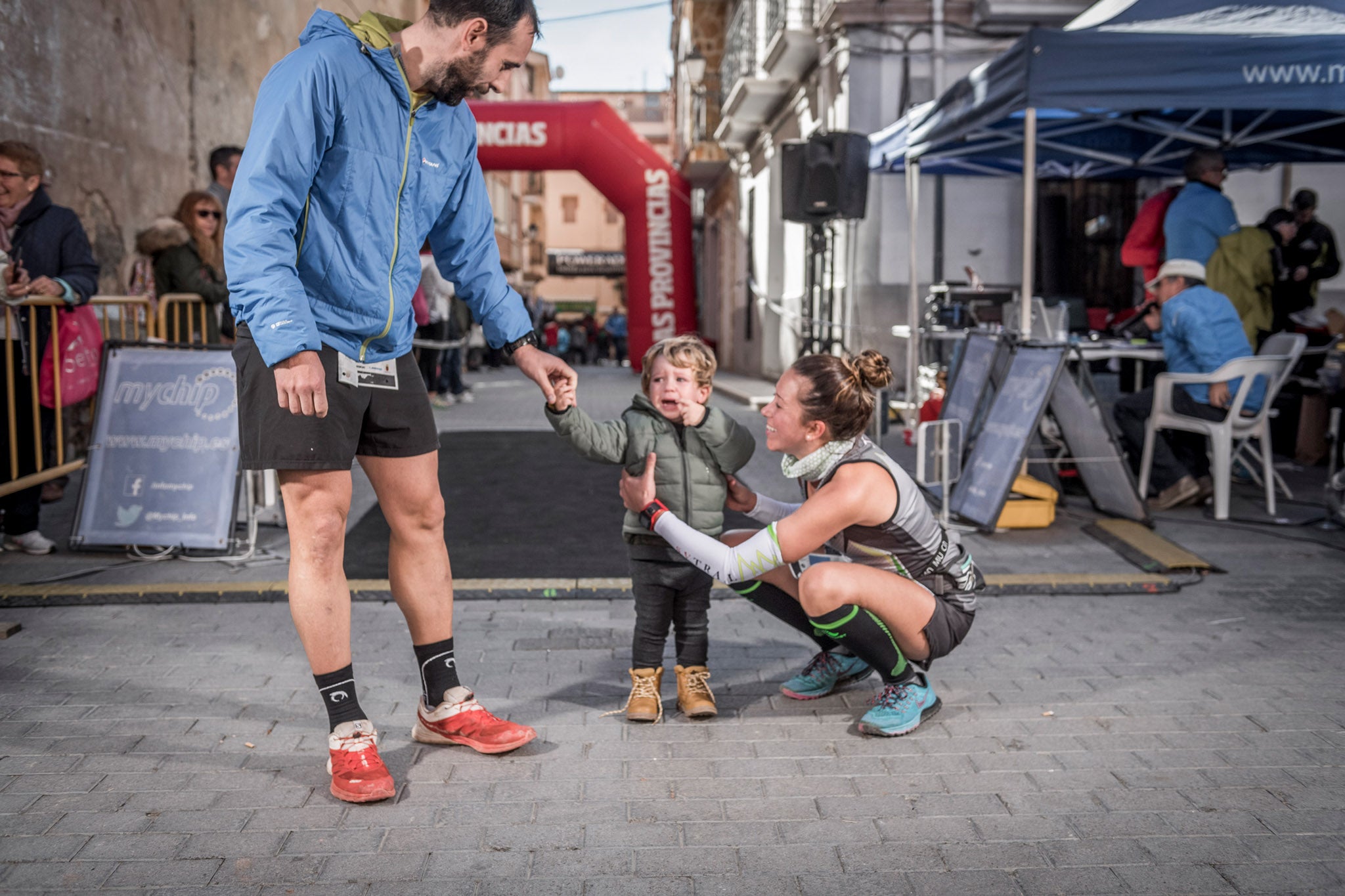 Galería de fotos de la llegada a meta de la carrera de 15 kilómetros del Trail de Montanejos 2018