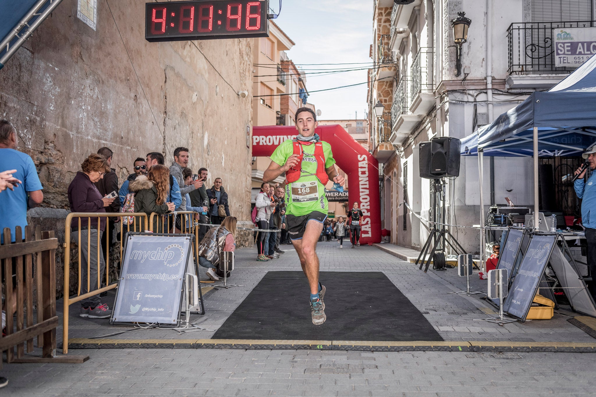 Galería de fotos de la llegada a meta de la carrera de 15 kilómetros del Trail de Montanejos 2018