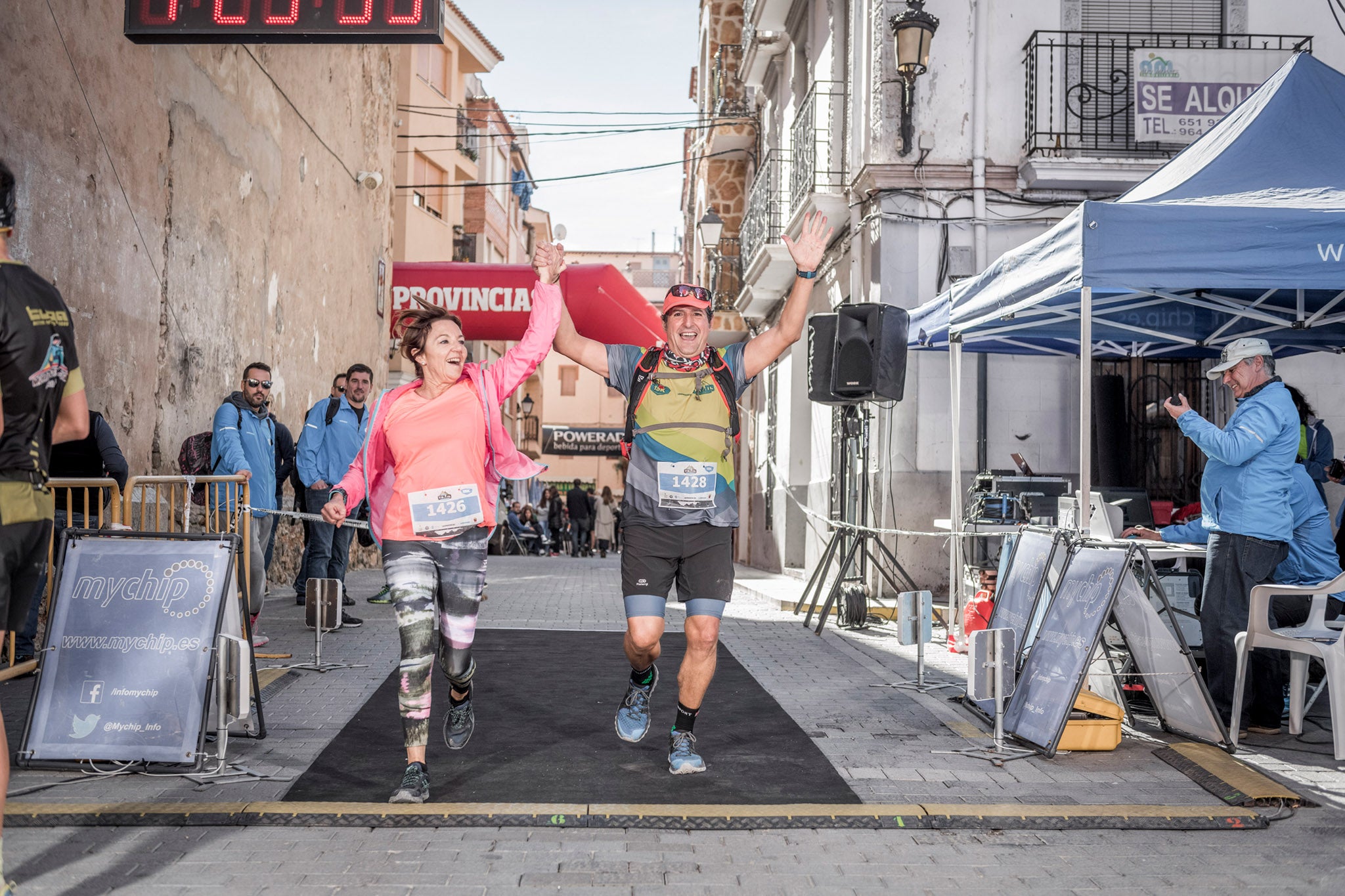 Galería de fotos de la llegada a meta de la carrera de 15 kilómetros del Trail de Montanejos 2018