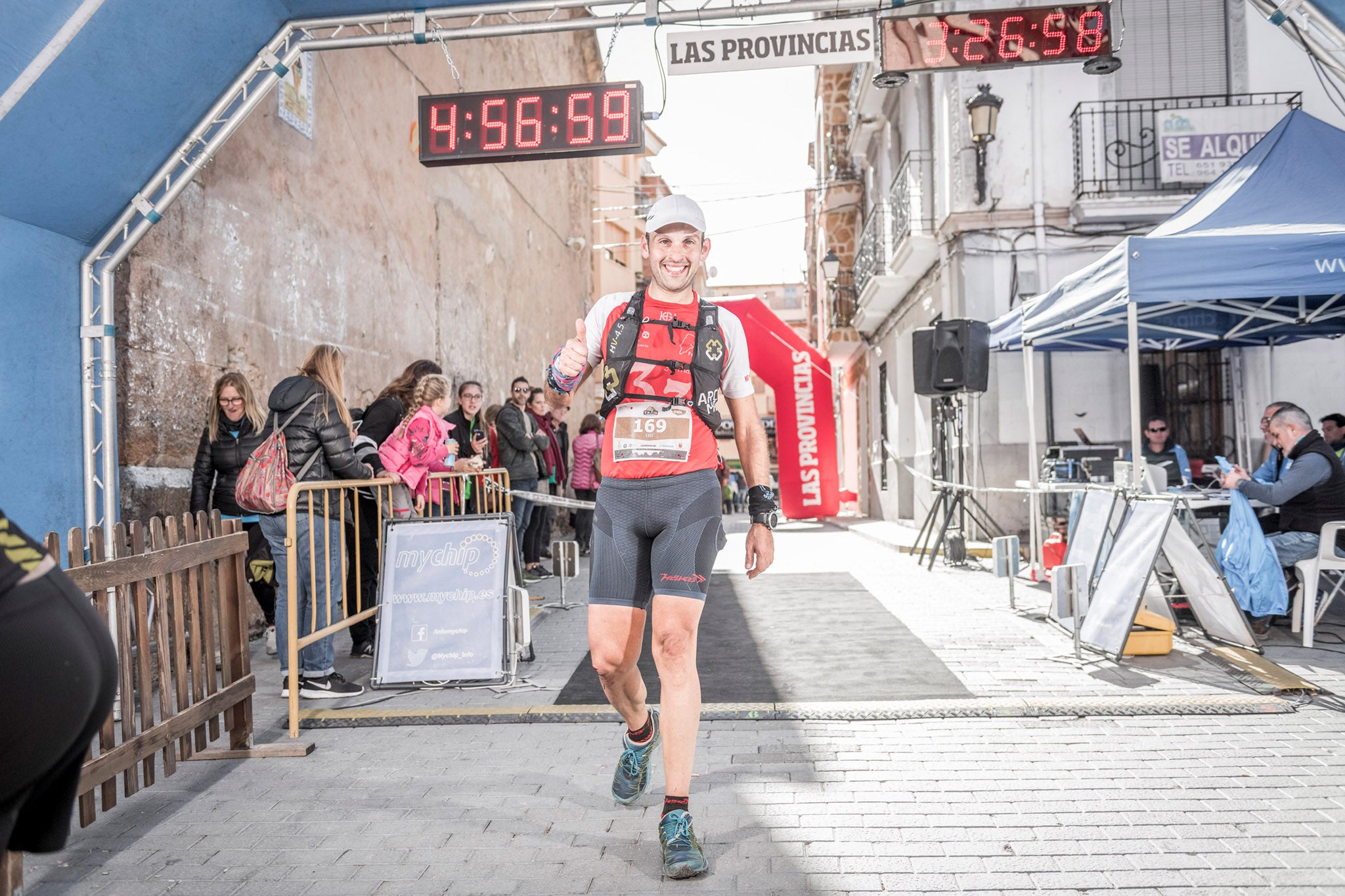 Galería de fotos de la llegada a meta de la carrera de 15 kilómetros del Trail de Montanejos 2018