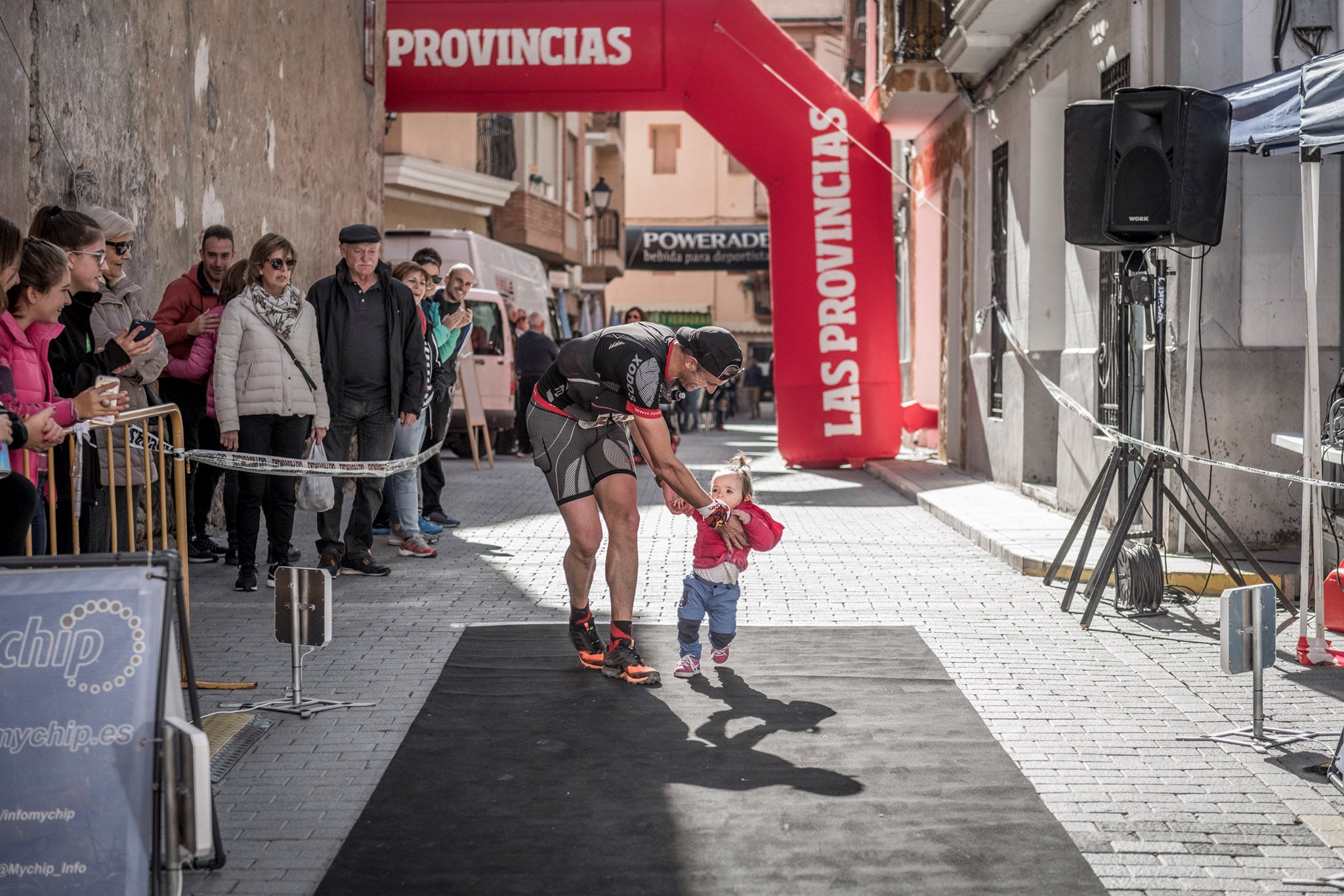 Galería de fotos de la llegada a meta de la carrera de 15 kilómetros del Trail de Montanejos 2018