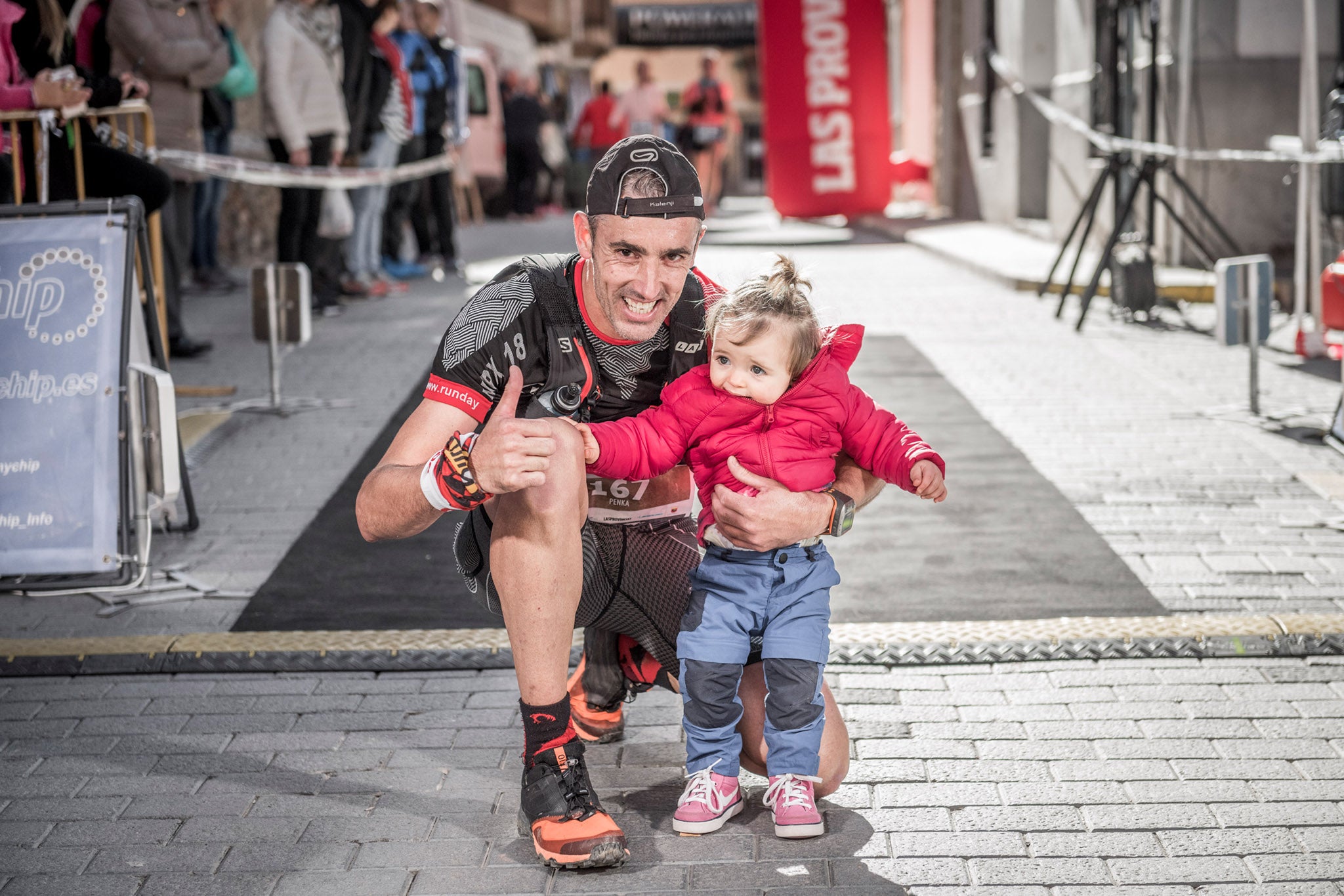 Galería de fotos de la llegada a meta de la carrera de 15 kilómetros del Trail de Montanejos 2018