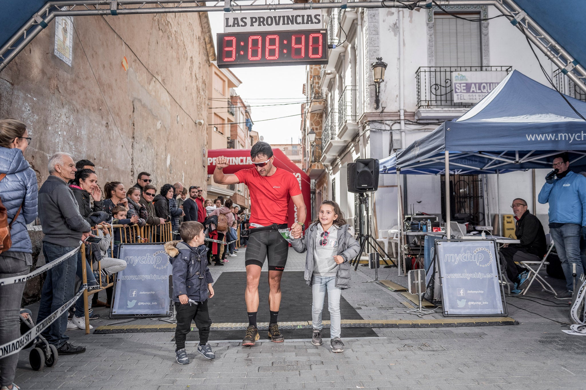 Galería de fotos de la llegada a meta de la carrera de 30 kilómetros del Trail de Montanejos 2018