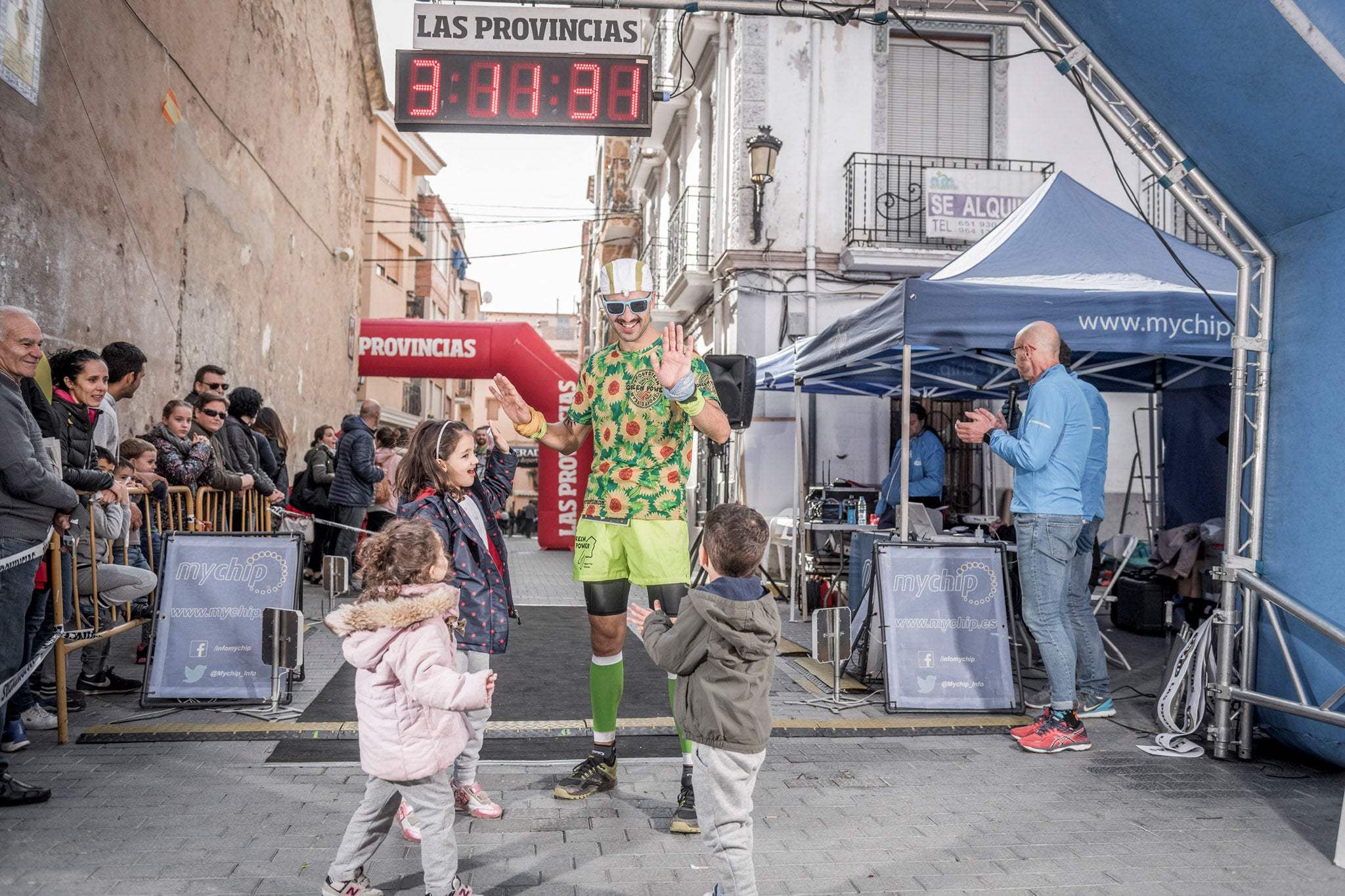 Galería de fotos de la llegada a meta de la carrera de 30 kilómetros del Trail de Montanejos 2018