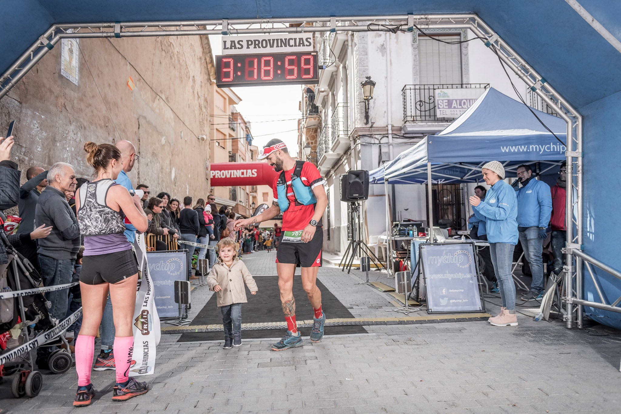 Galería de fotos de la llegada a meta de la carrera de 30 kilómetros del Trail de Montanejos 2018