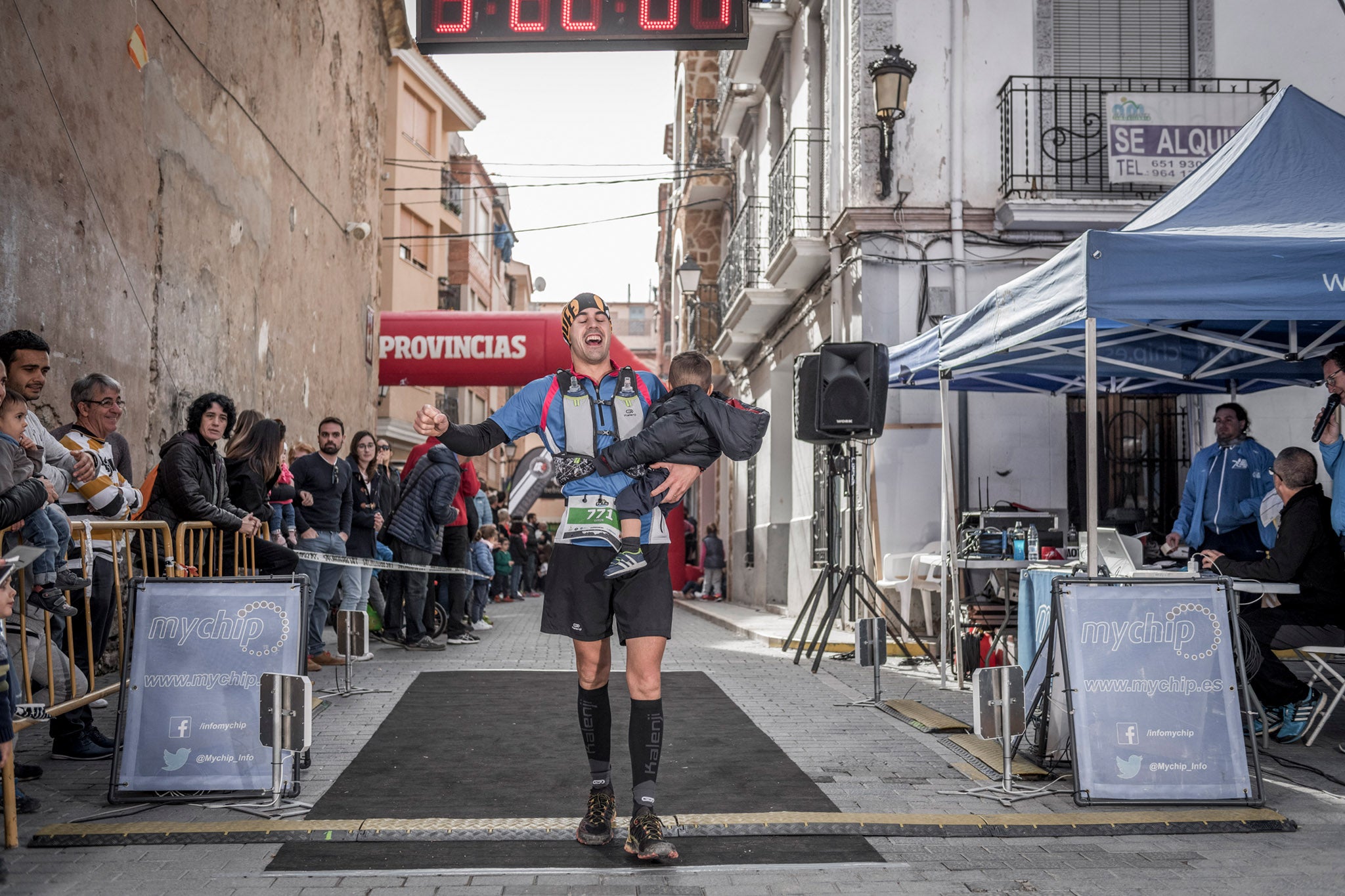 Galería de fotos de la llegada a meta de la carrera de 30 kilómetros del Trail de Montanejos 2018