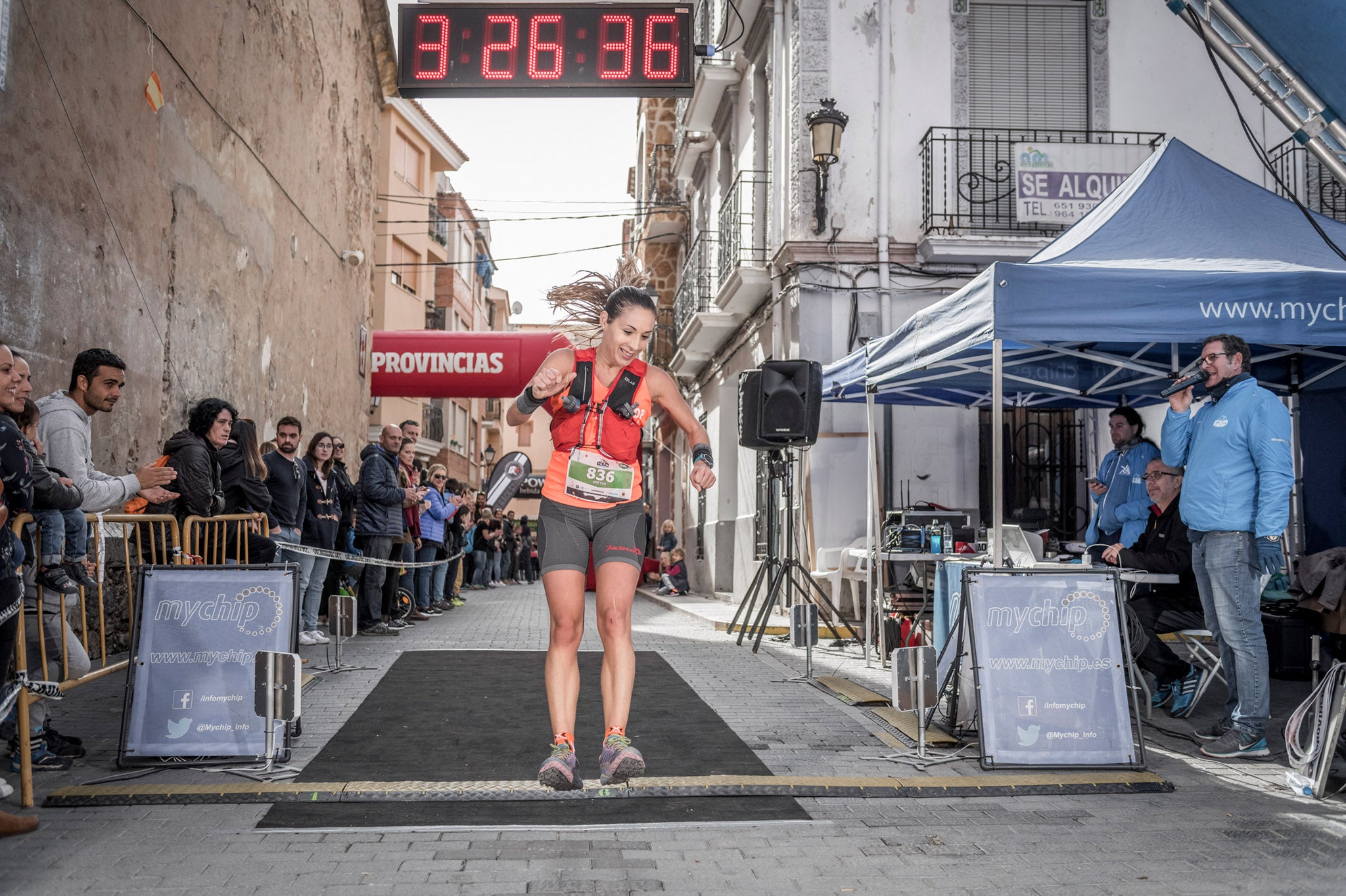 Galería de fotos de la llegada a meta de la carrera de 30 kilómetros del Trail de Montanejos 2018