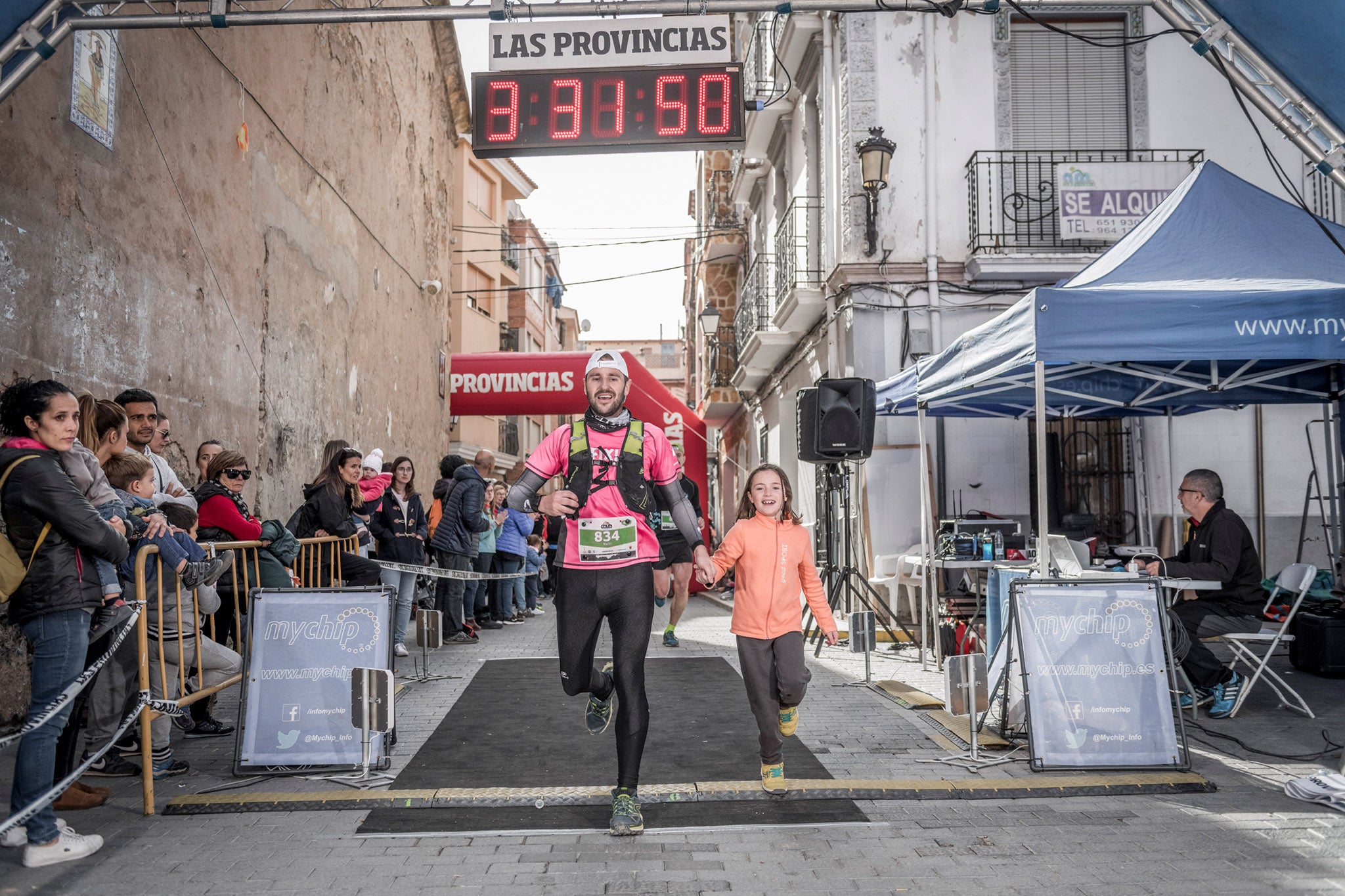 Galería de fotos de la llegada a meta de la carrera de 30 kilómetros del Trail de Montanejos 2018